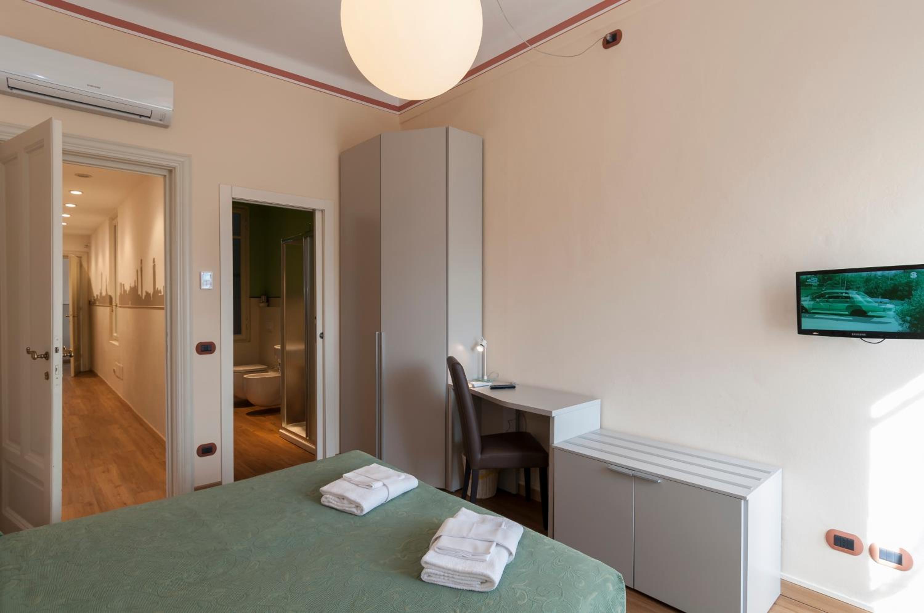 Comfort Double Room with Balcony and City View photo 1