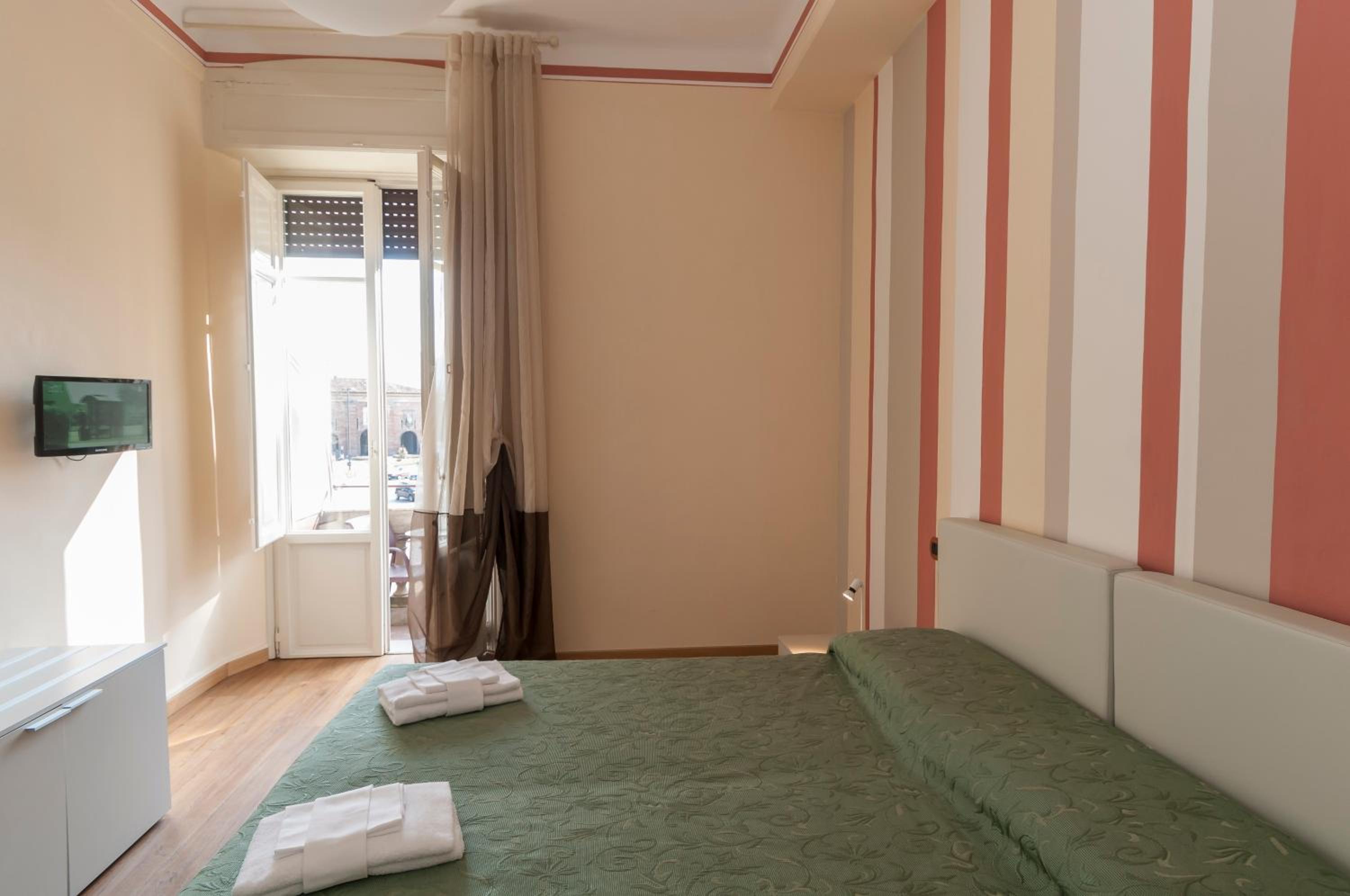 Comfort Double Room with Balcony and City View photo 3