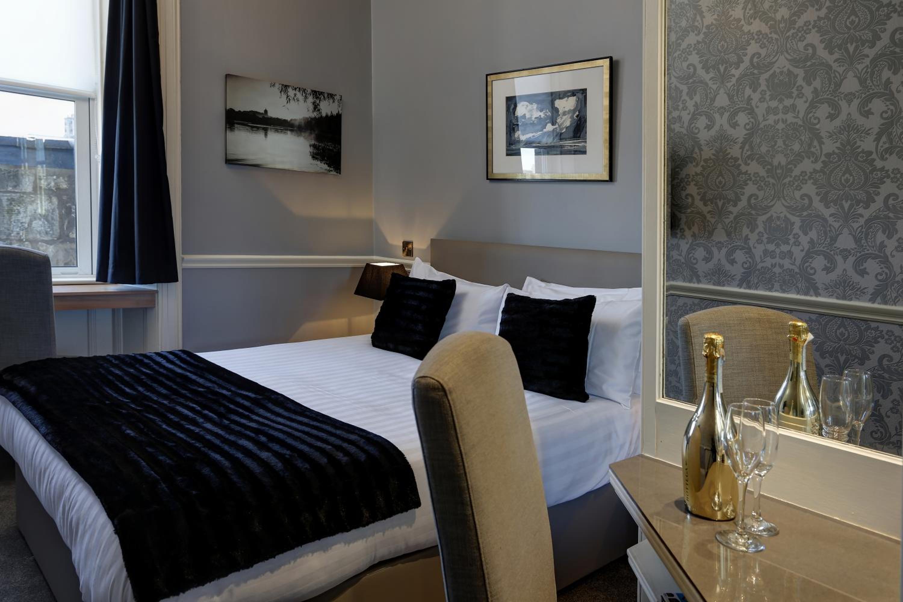 Classic Double Room - Non-Smoking - Photo 4