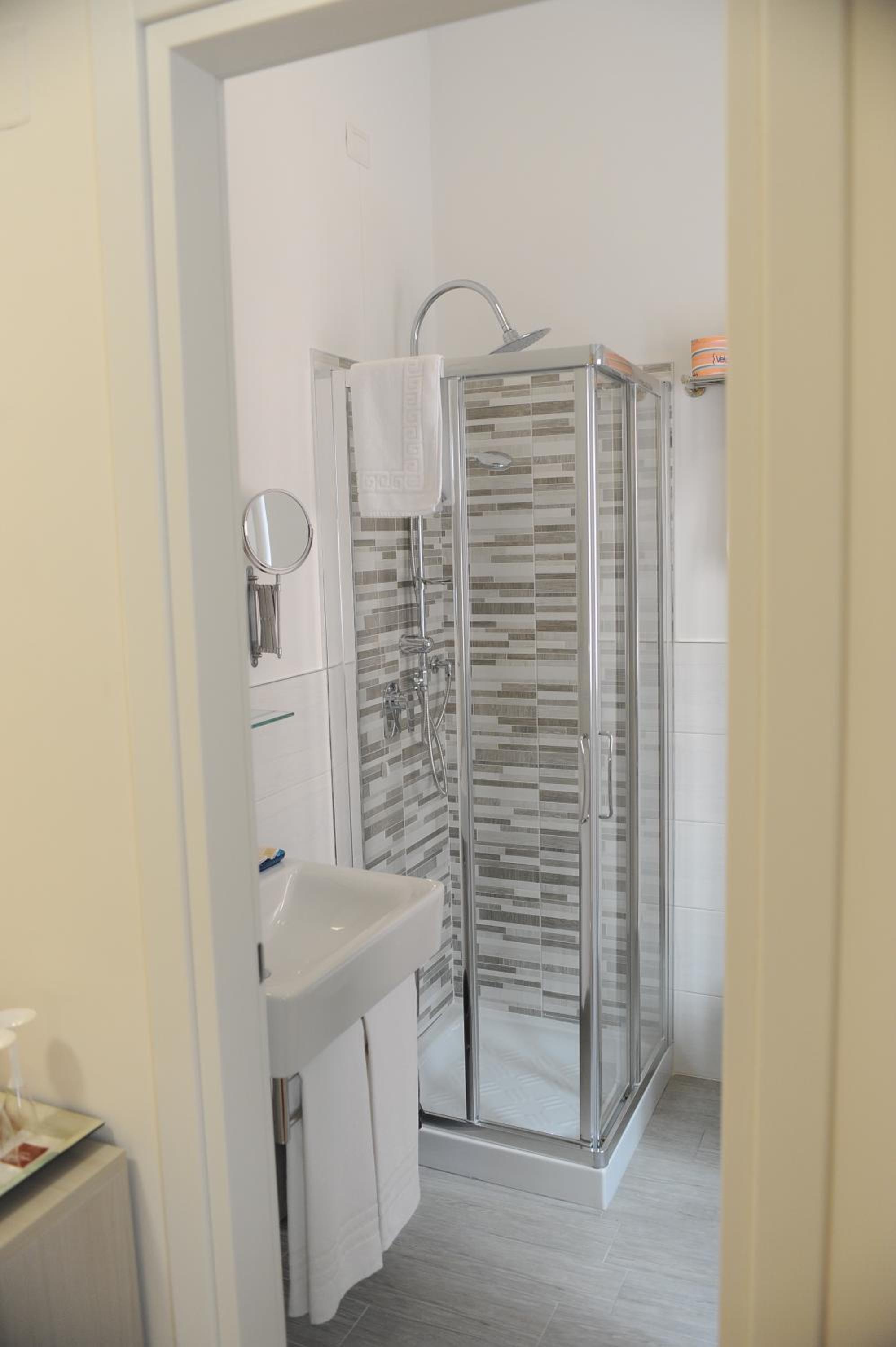 Double Room - Photo 4