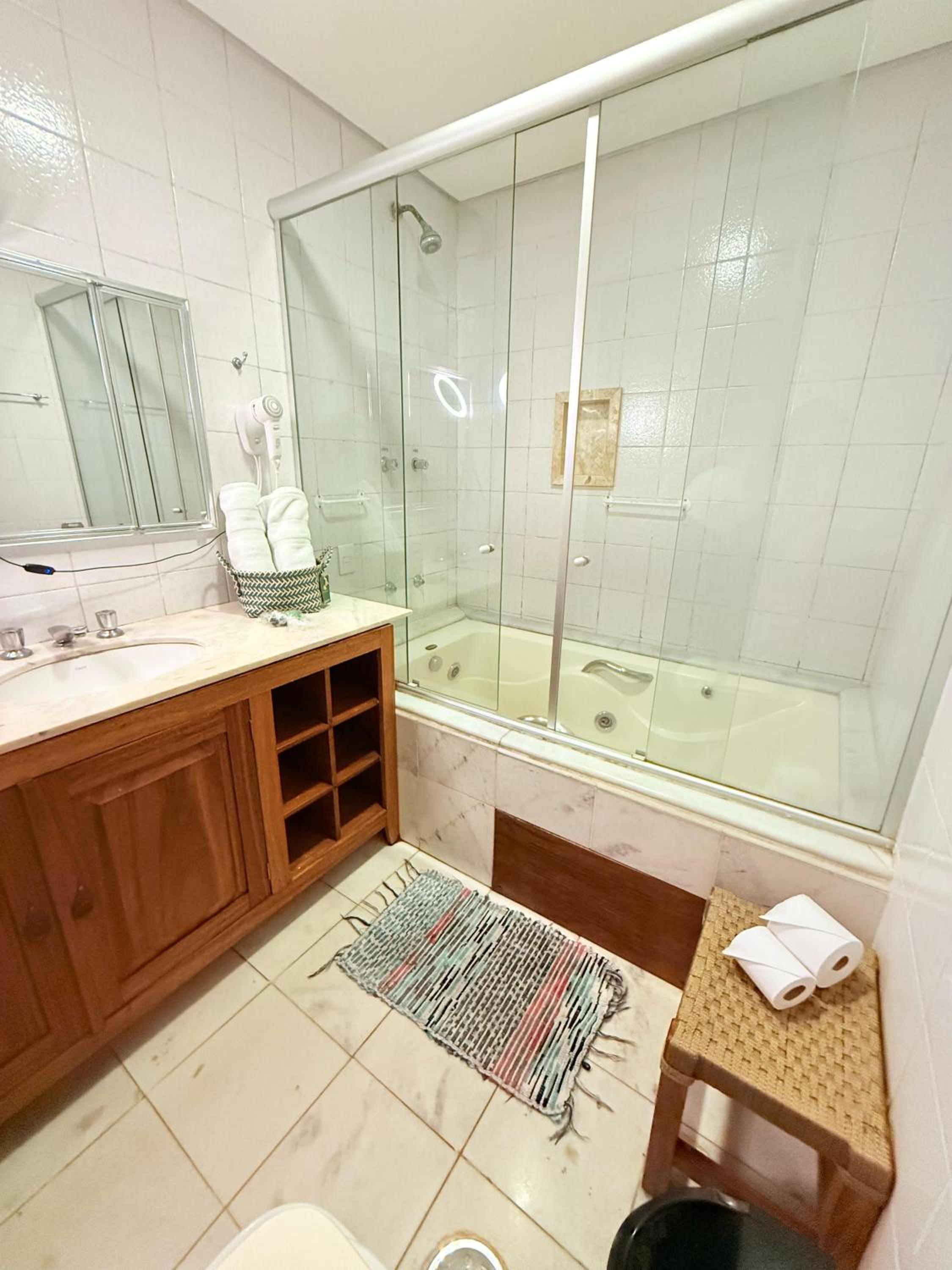Deluxe Suite with Spa Bath photo 3