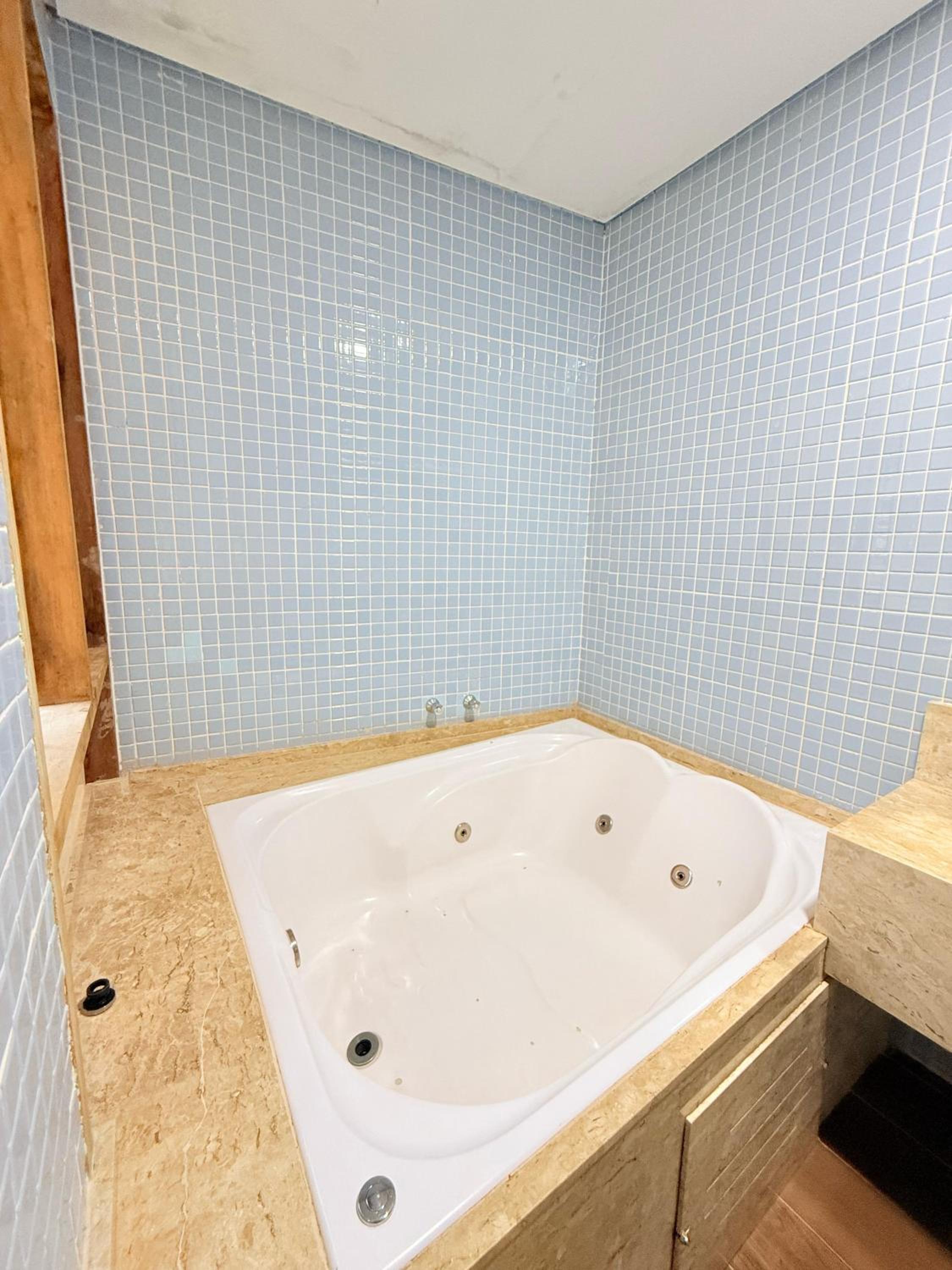 Deluxe Suite with Spa Bath