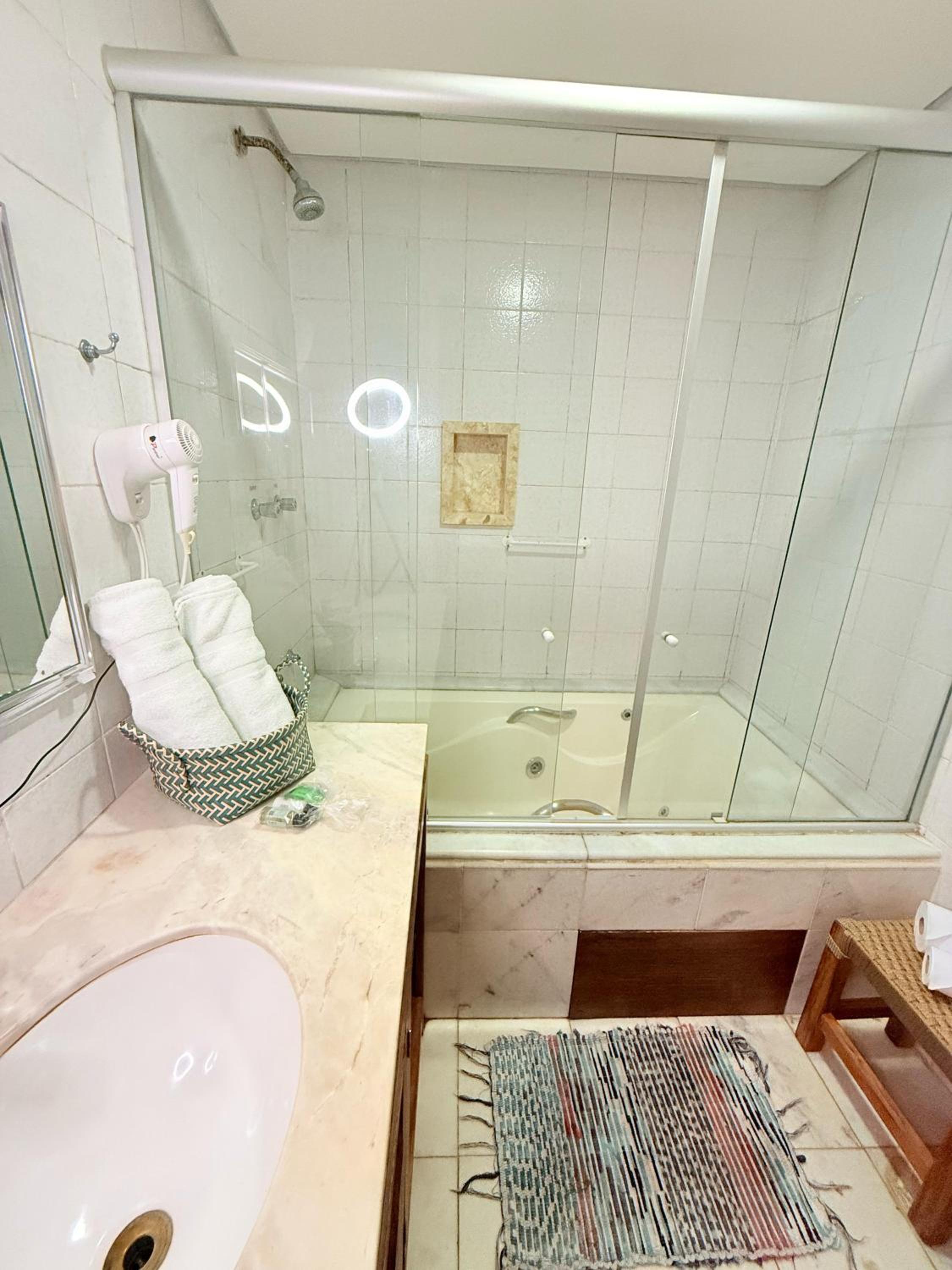 Deluxe Suite with Spa Bath photo 2
