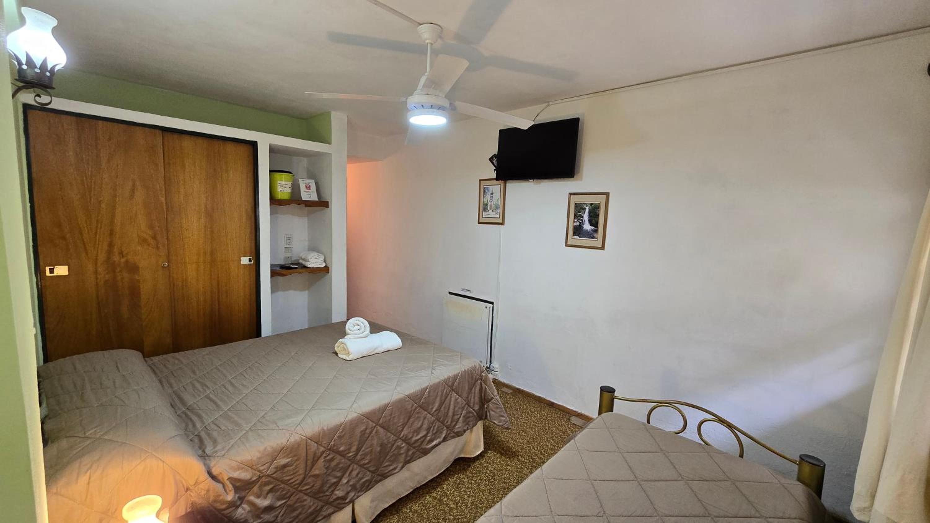 Budget Twin Room photo 3