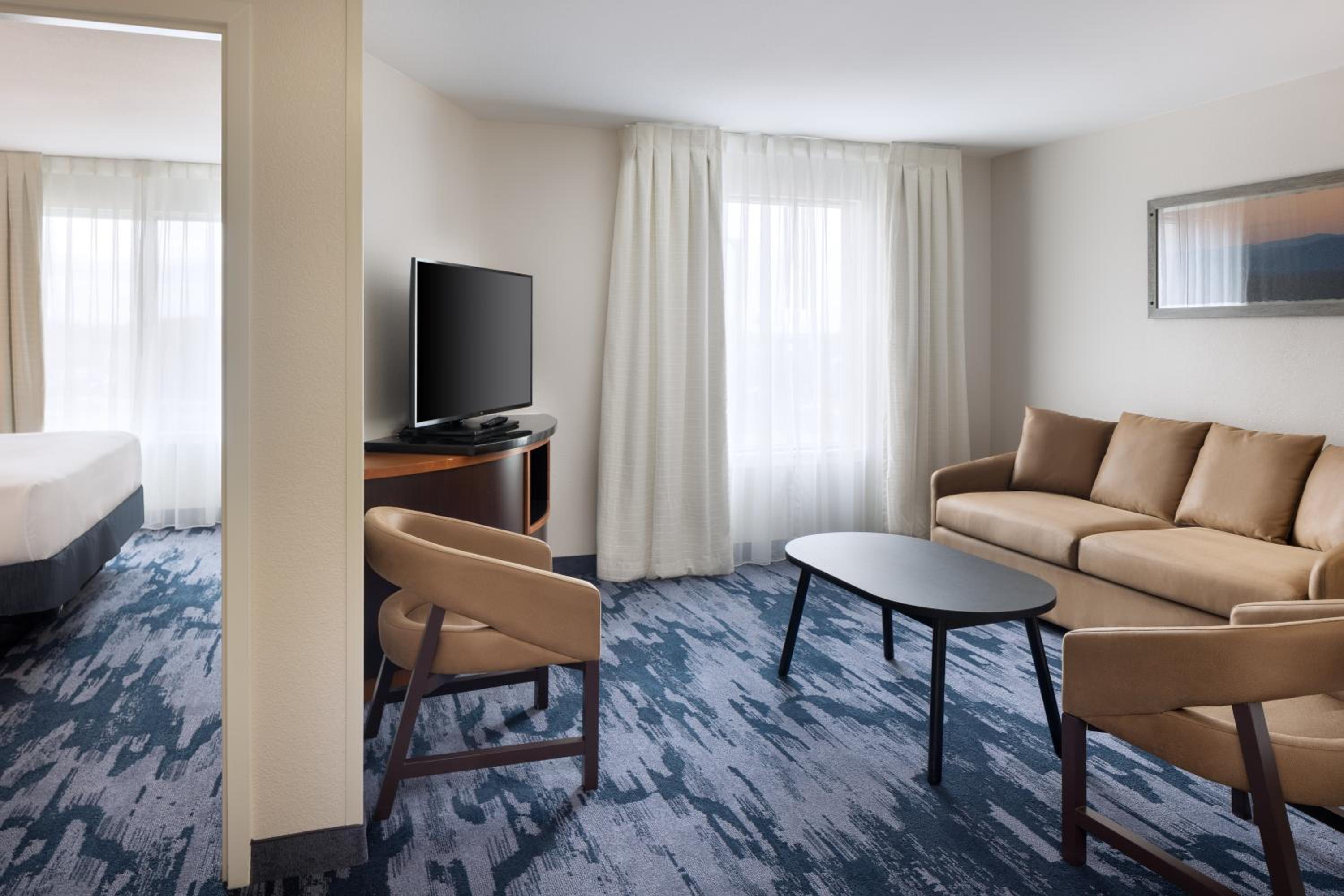 One-Bedroom King Suite with Sofa Bed - Photo 4