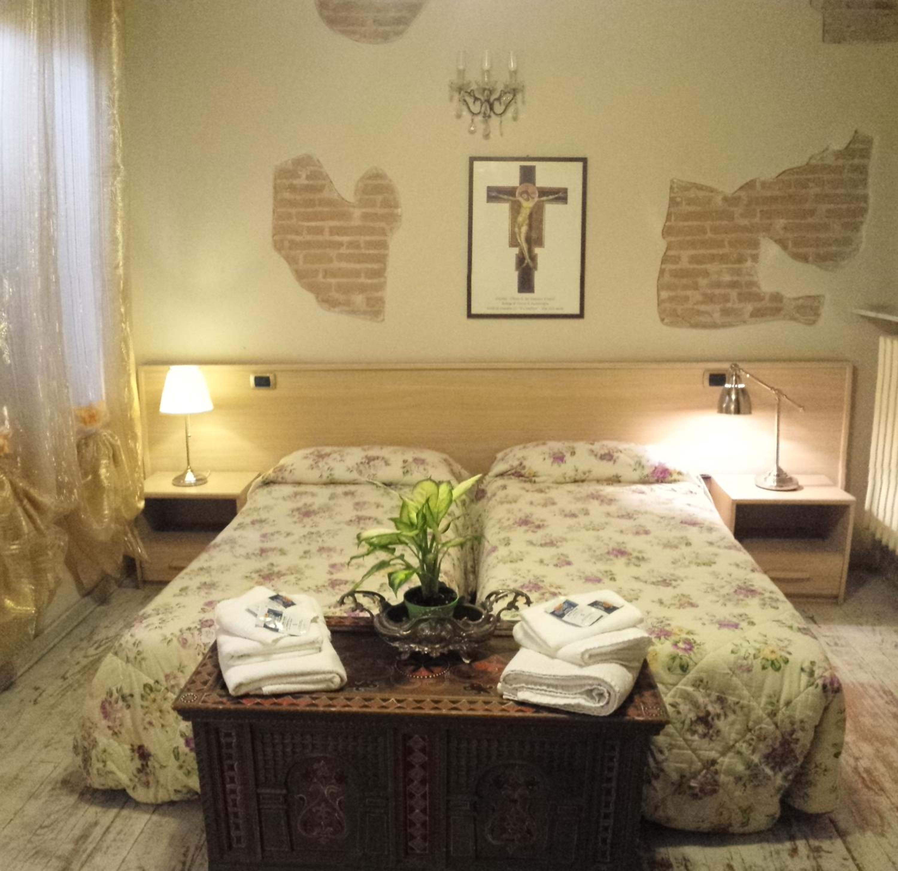 Double or Twin Room - Photo 5