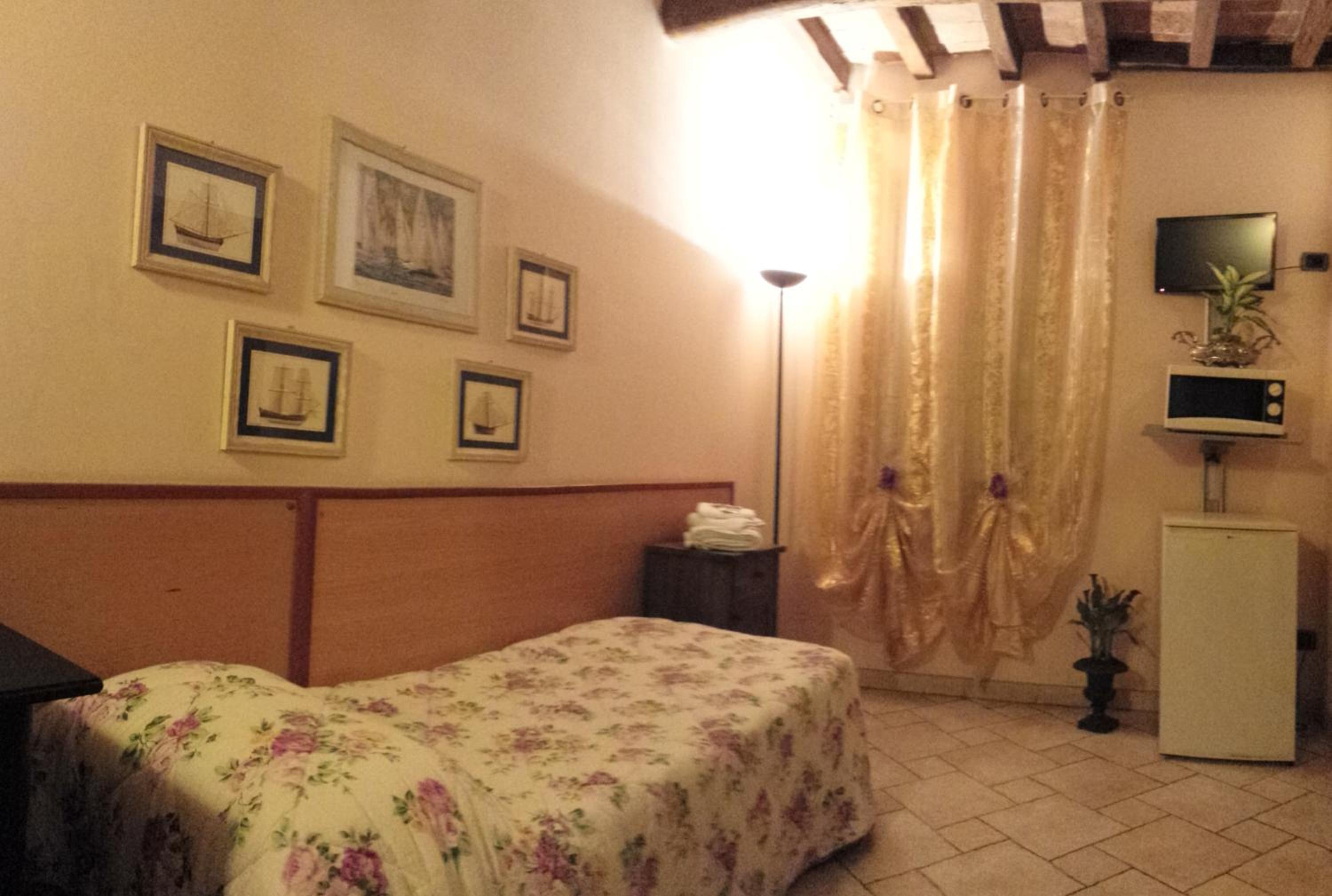 Single Room photo 1