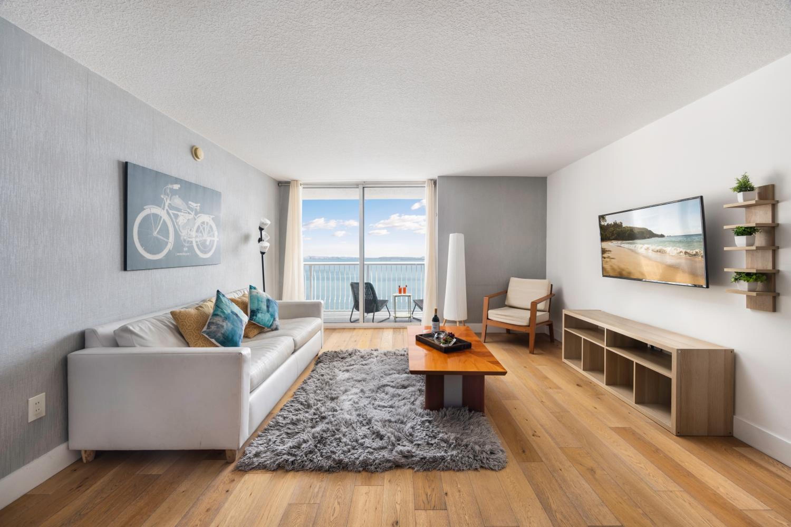 Apartment with View and Balcony photo 3