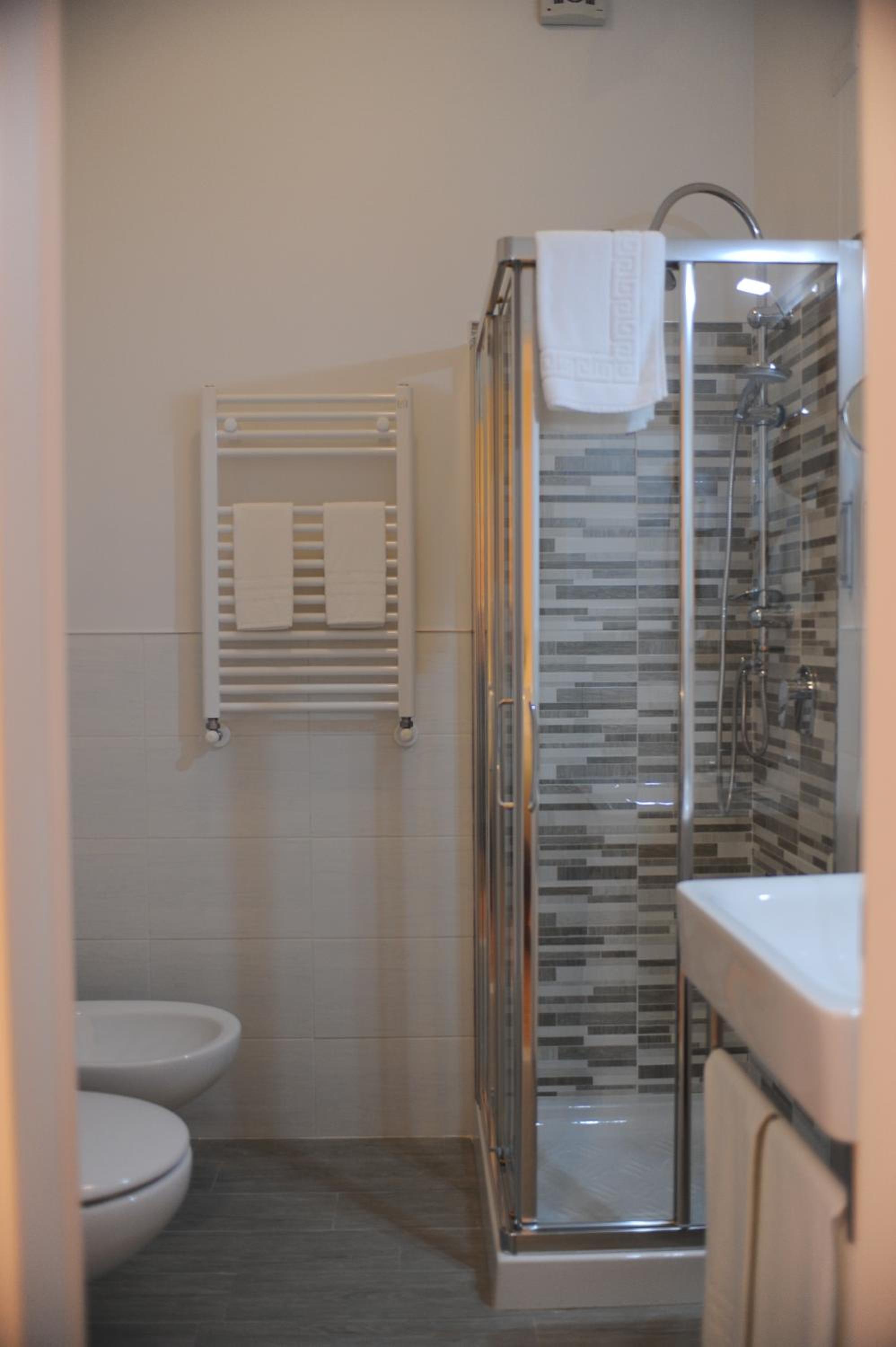Deluxe Double or Twin Room - Photo 17