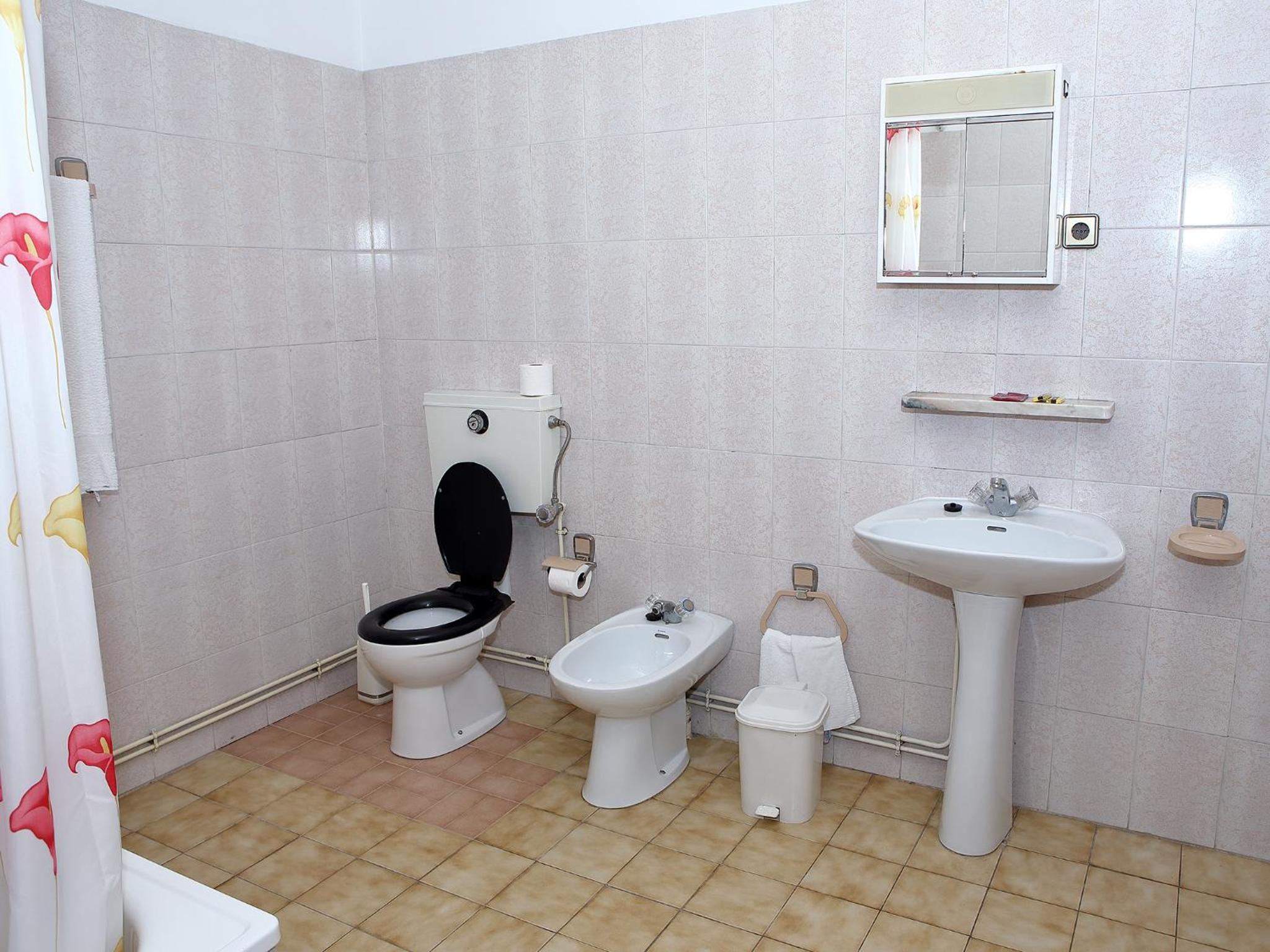 Double or Twin Room - Photo 4