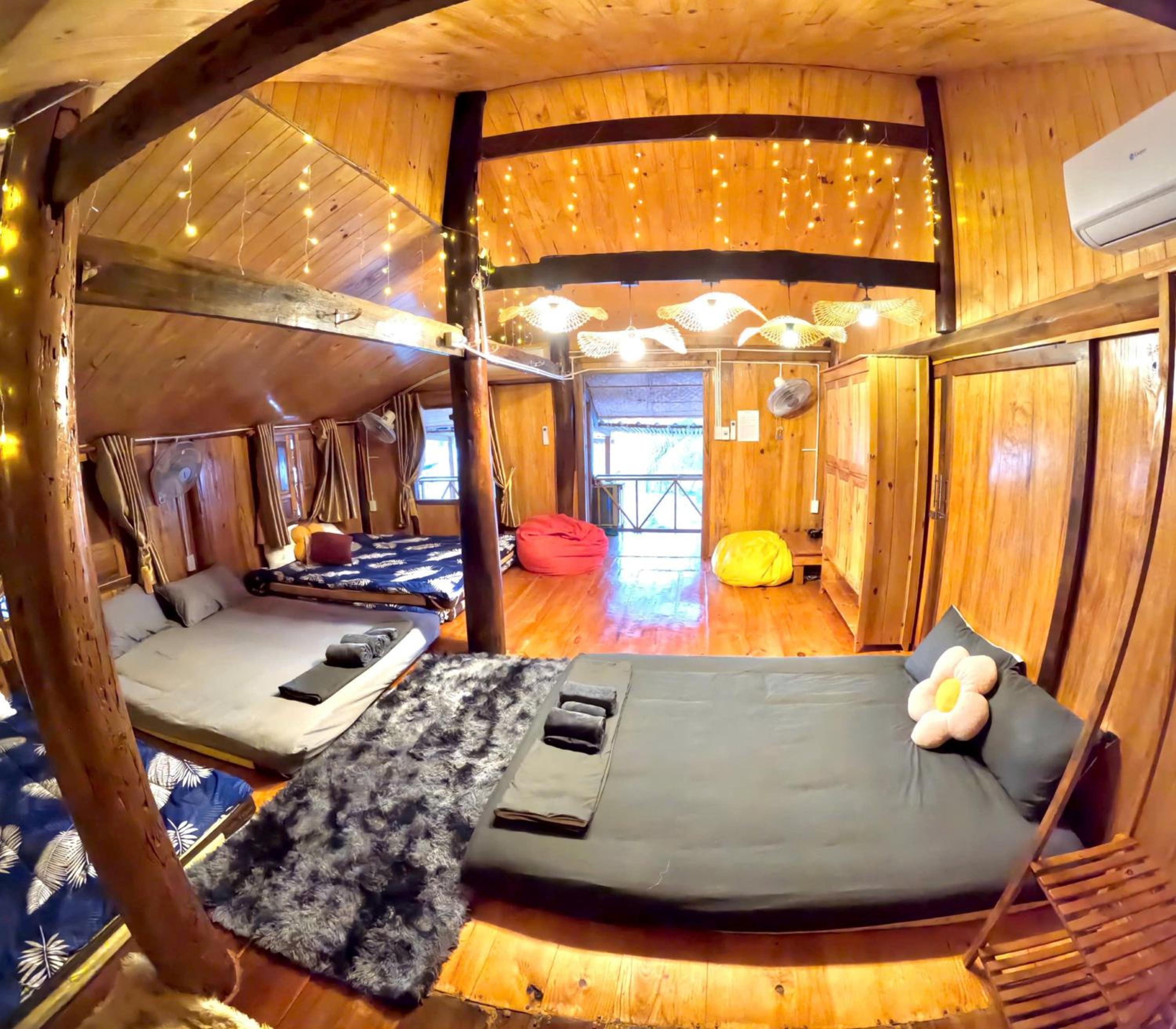Bed in 6-Bed Dormitory Room photo 3