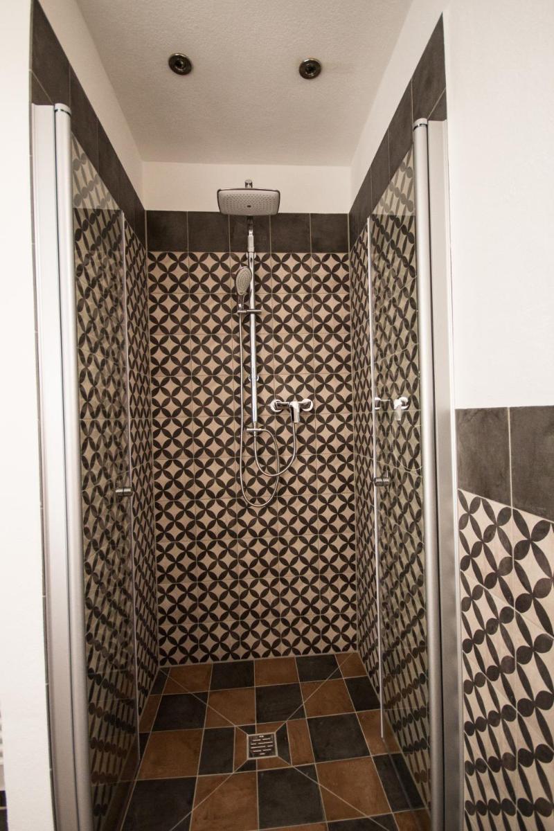 Two-Bedroom Apartment with one bathroom - Photo 7