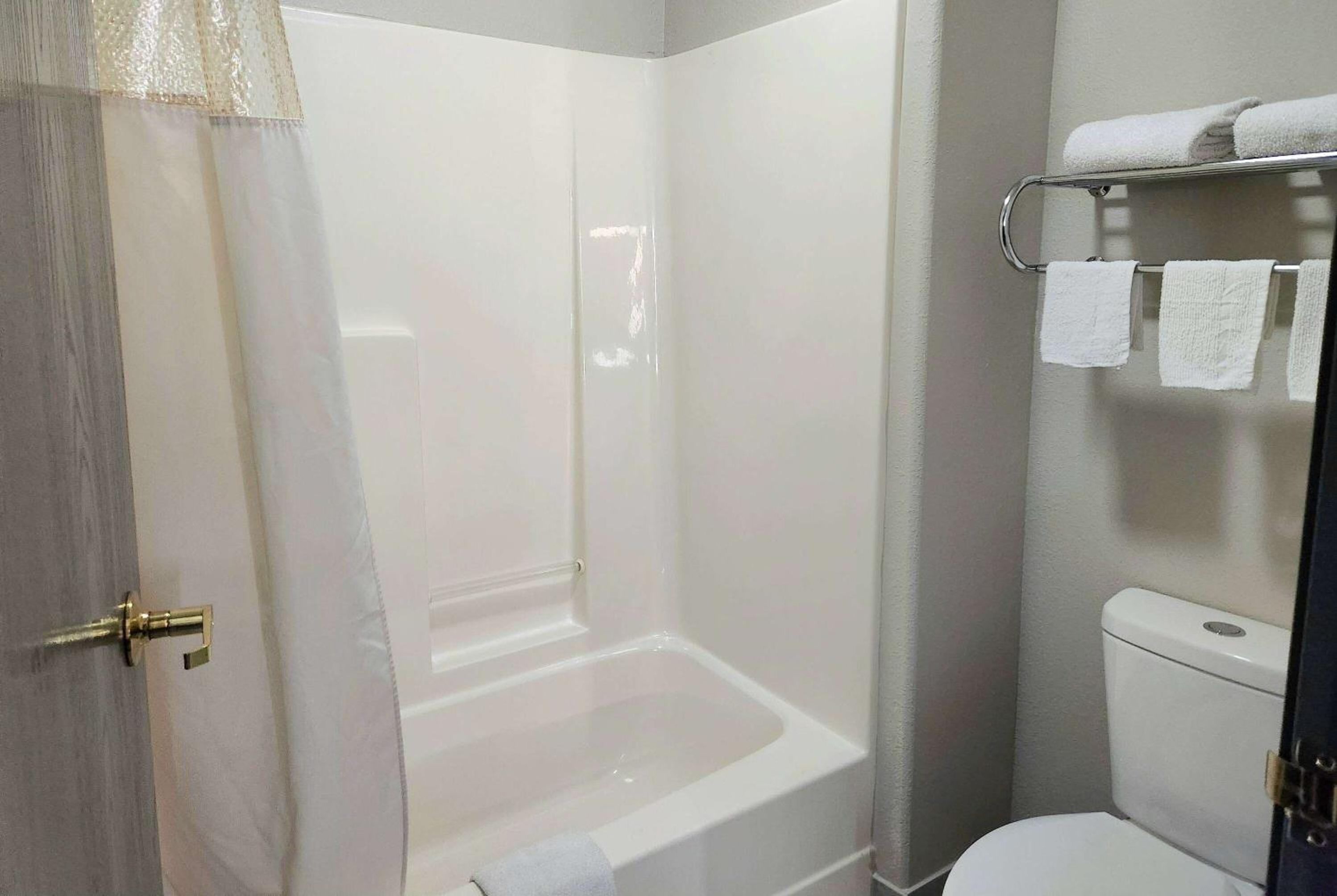 King Room - Non-Smoking - Photo 8