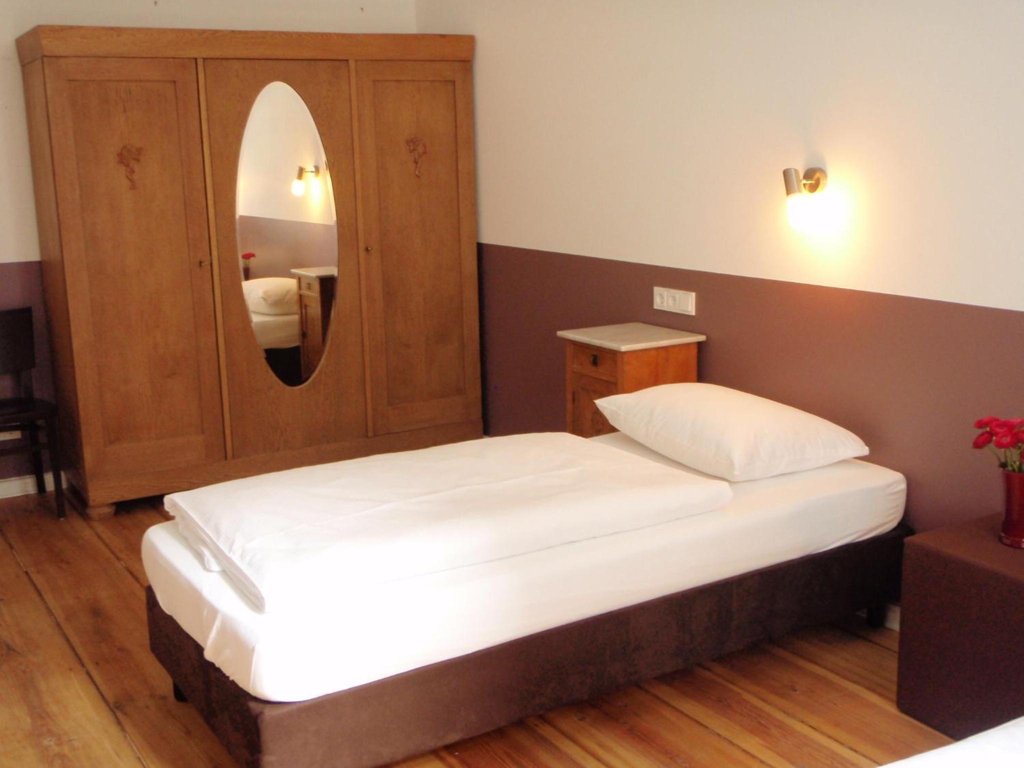 Twin Room with Shared Bathroom photo 2
