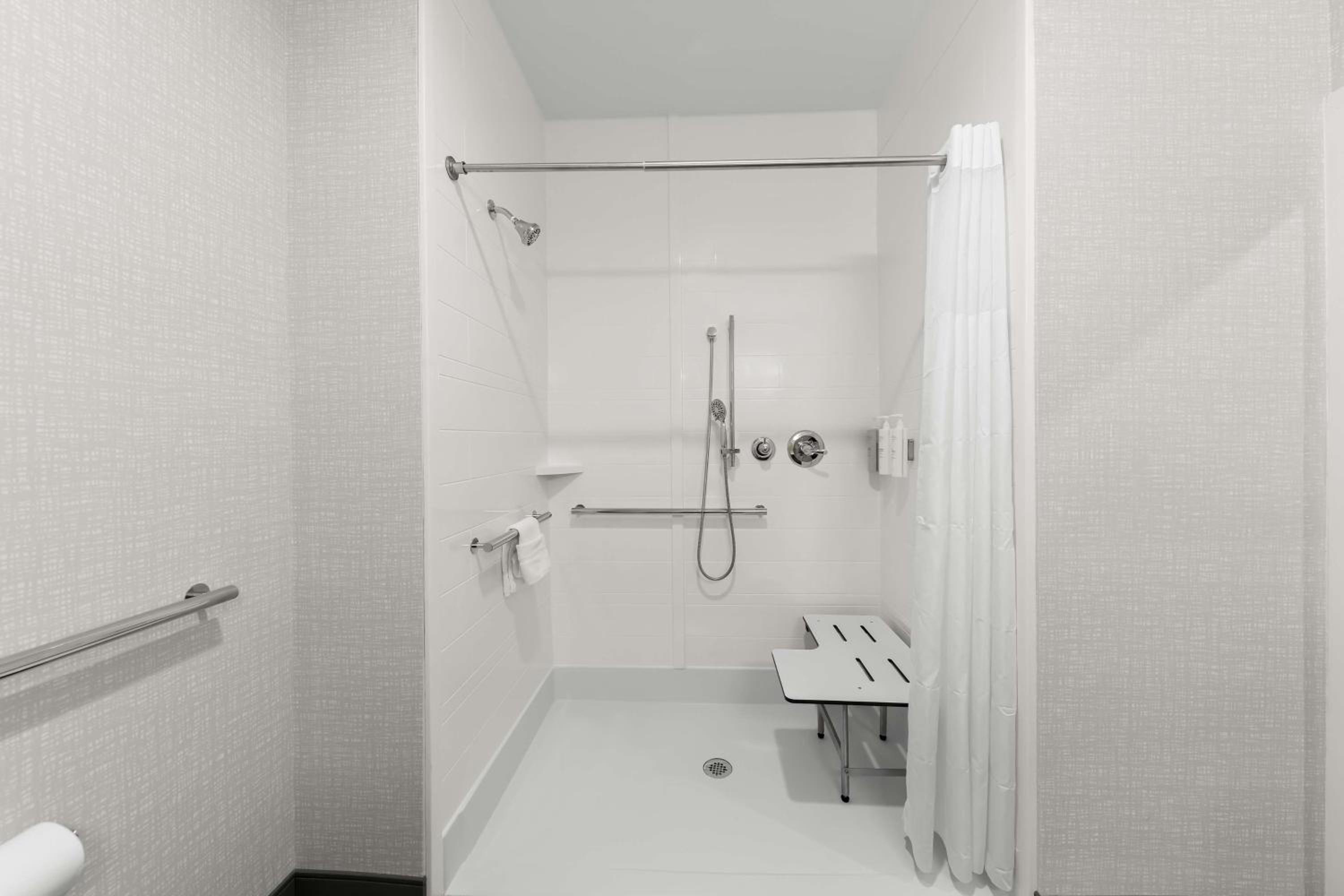 King Room - Hearing Access - Photo 2
