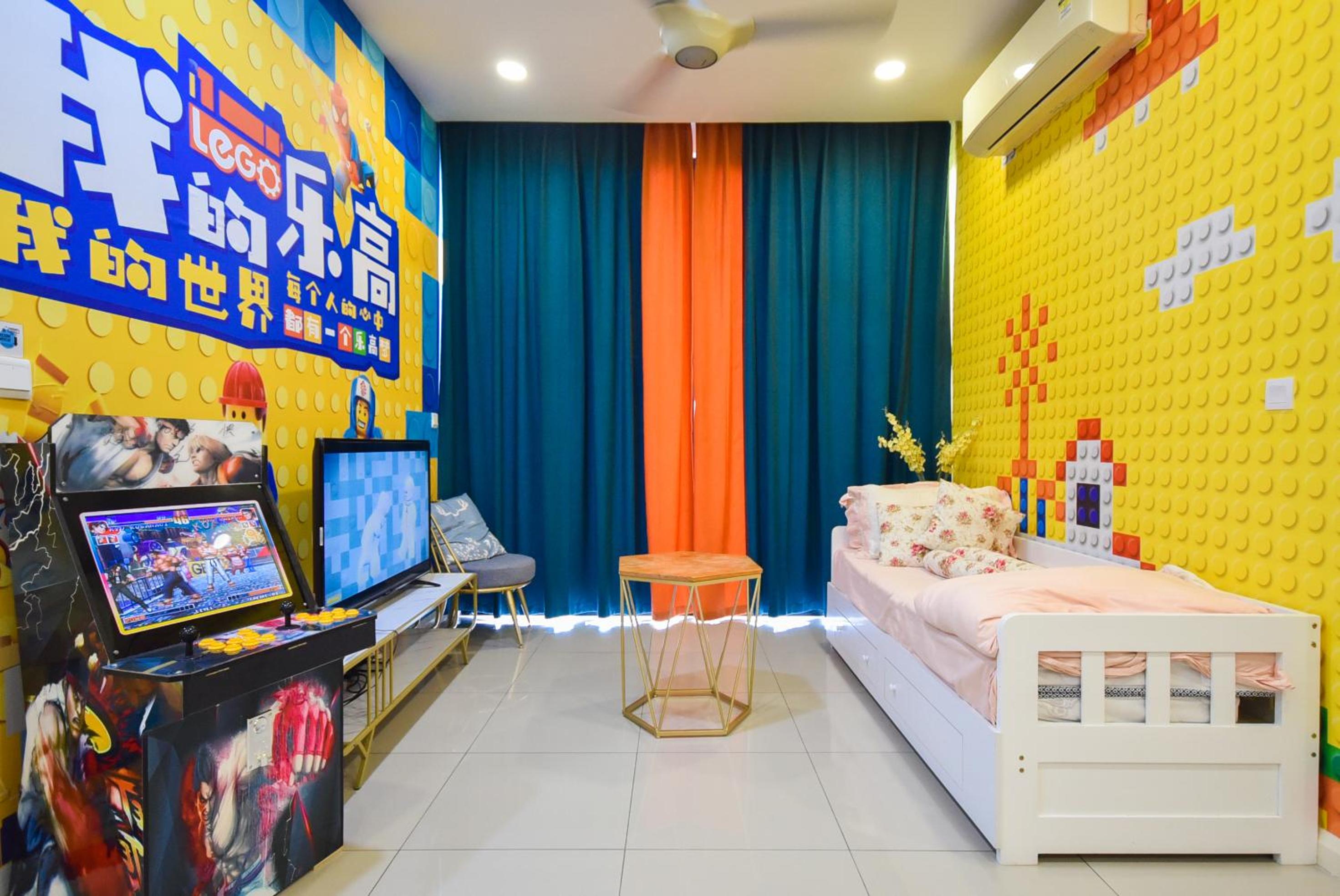 Two-Bedroom Apartment with Lake View - Photo 4