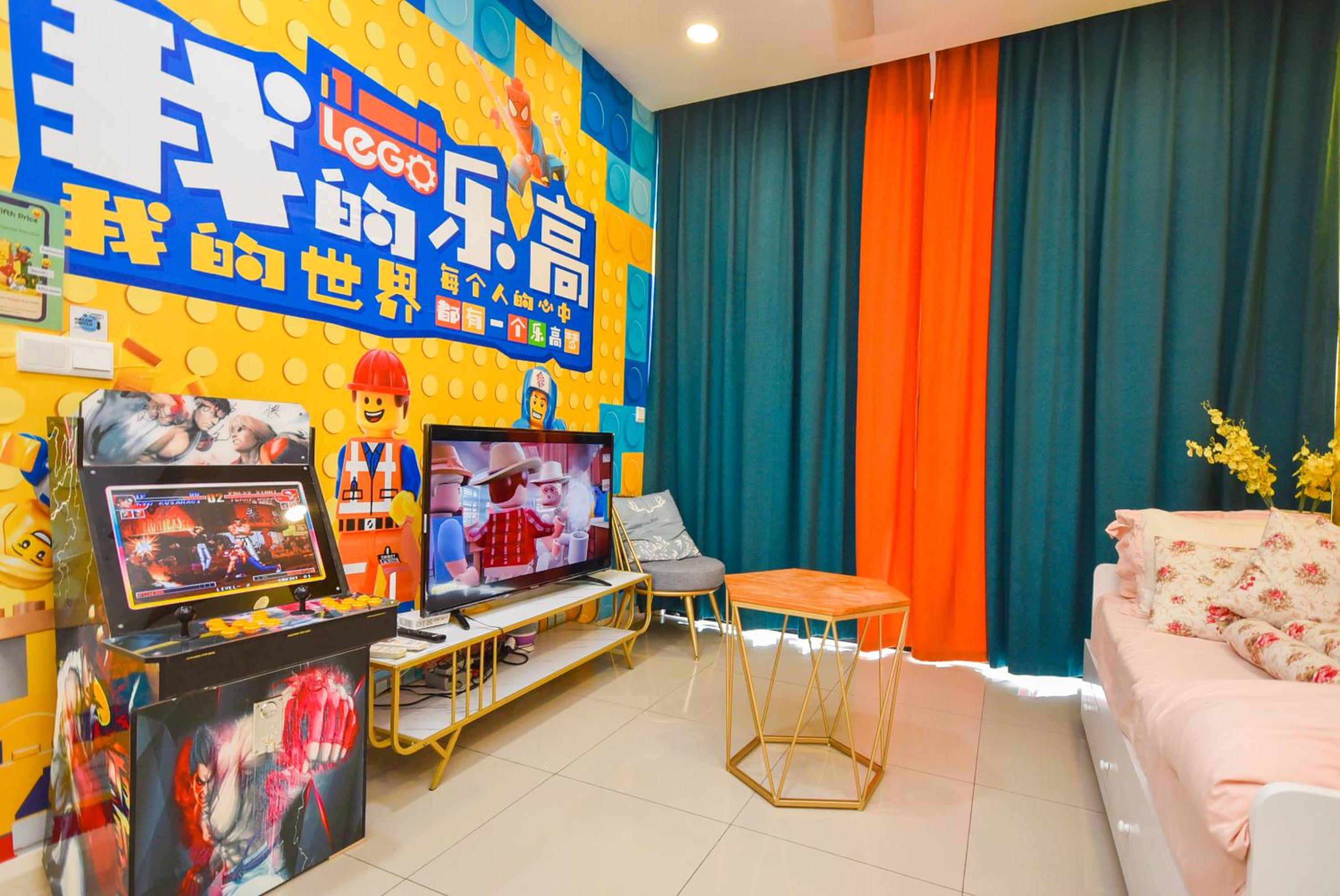 Two-Bedroom Apartment with Lake View - Photo 3