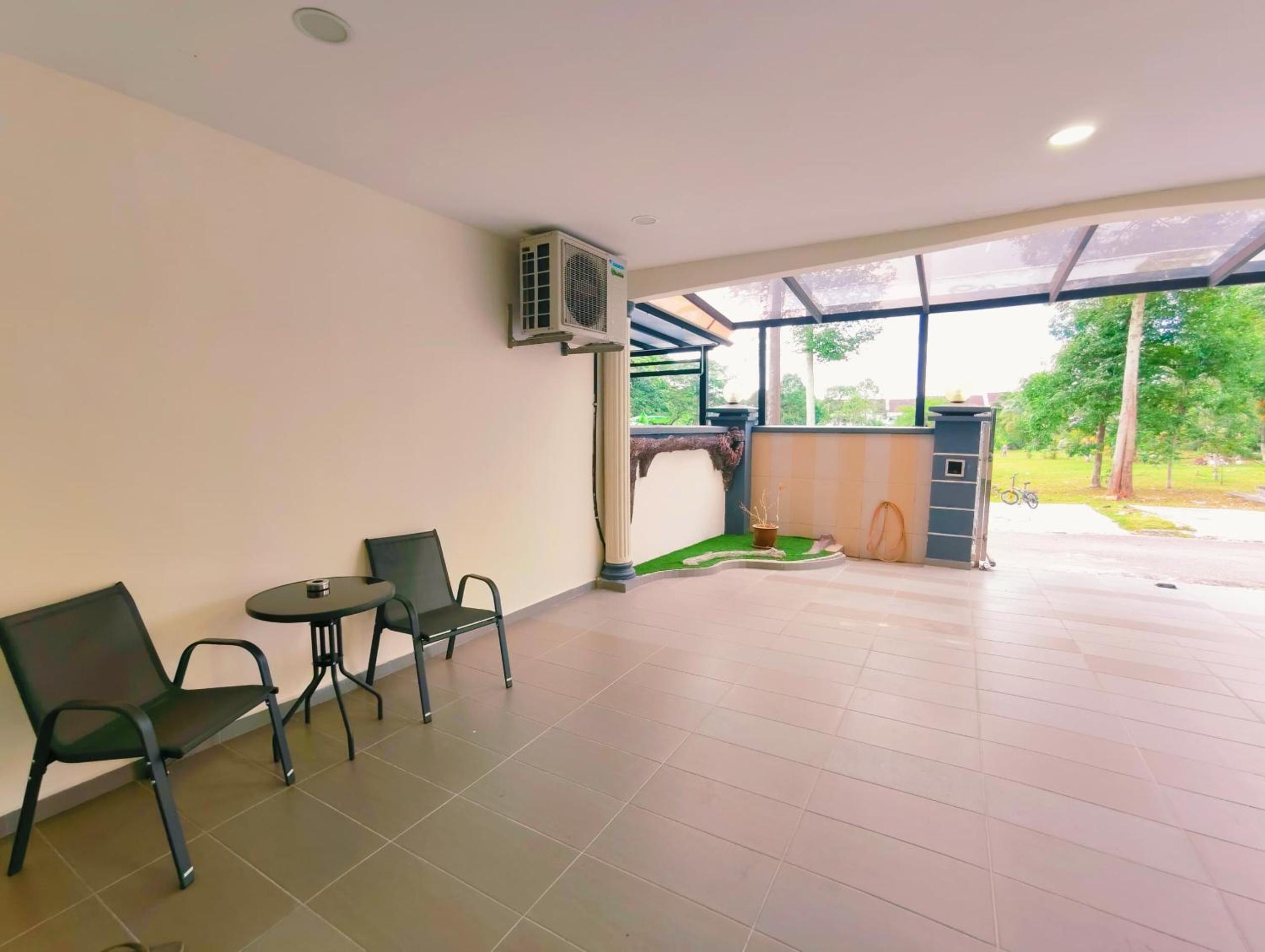 Villa photo 2