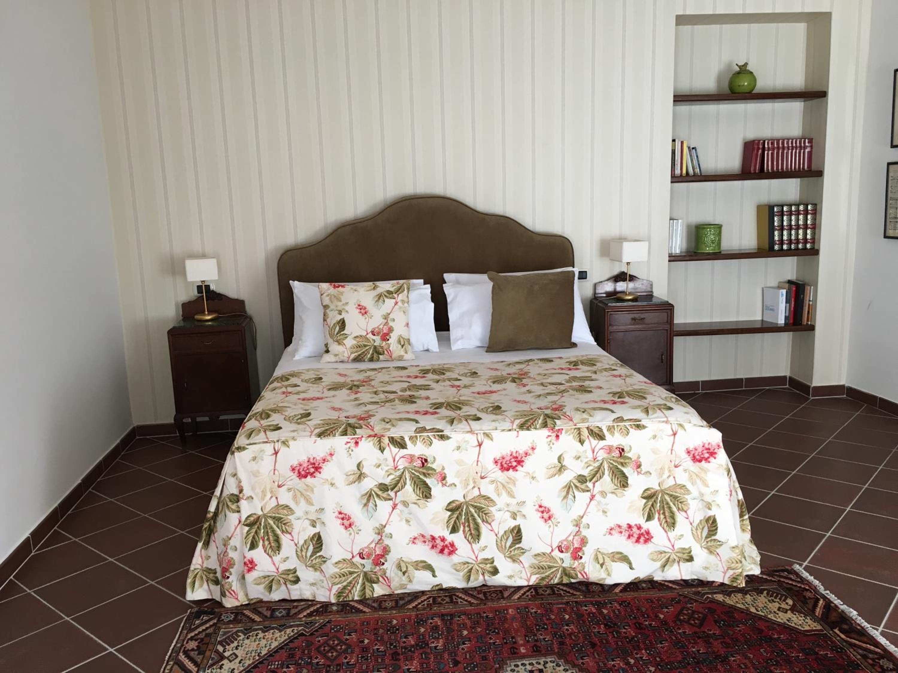 Deluxe Suite - Photo 7