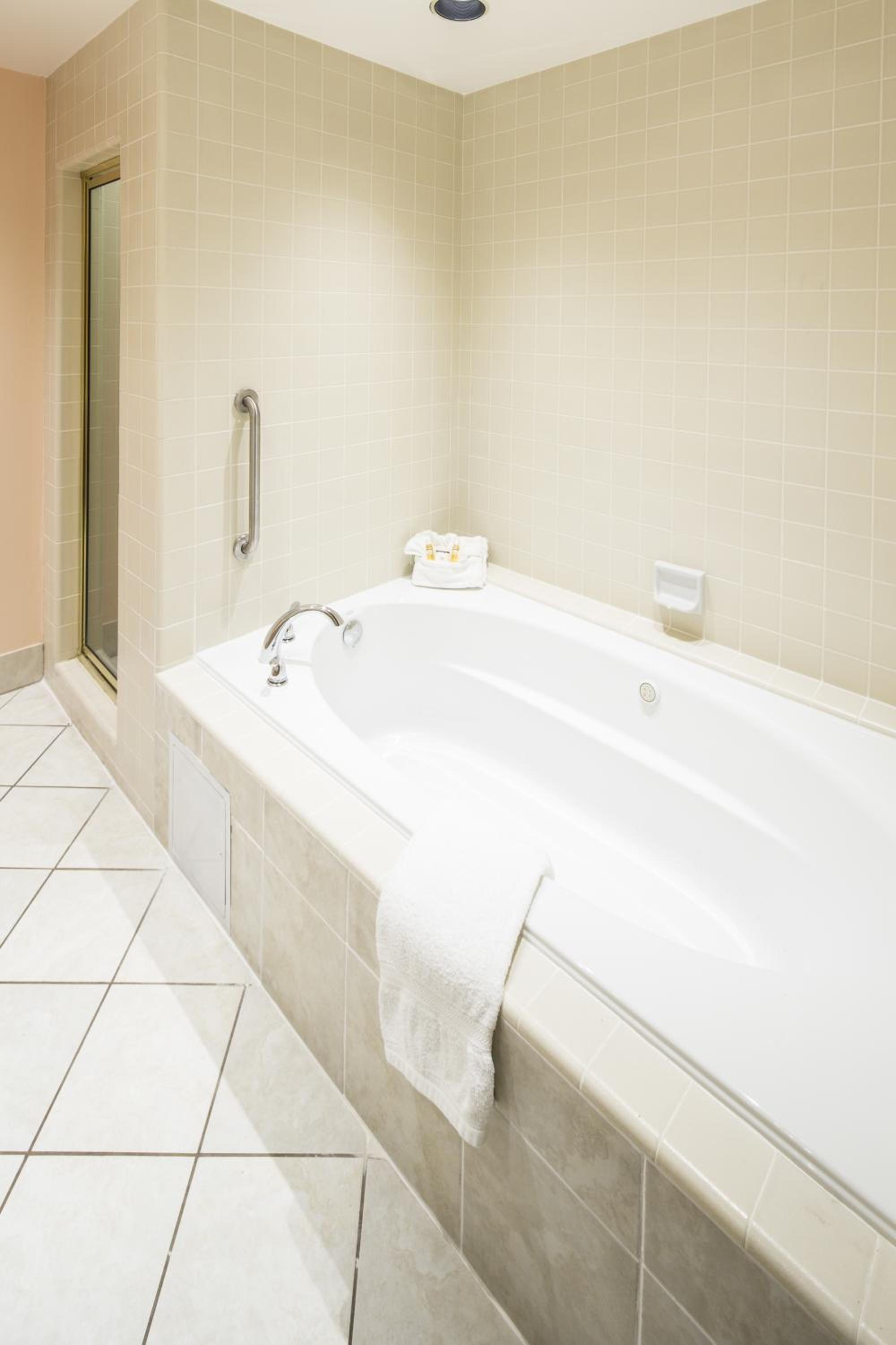 King Room with Spa Bath photo 3