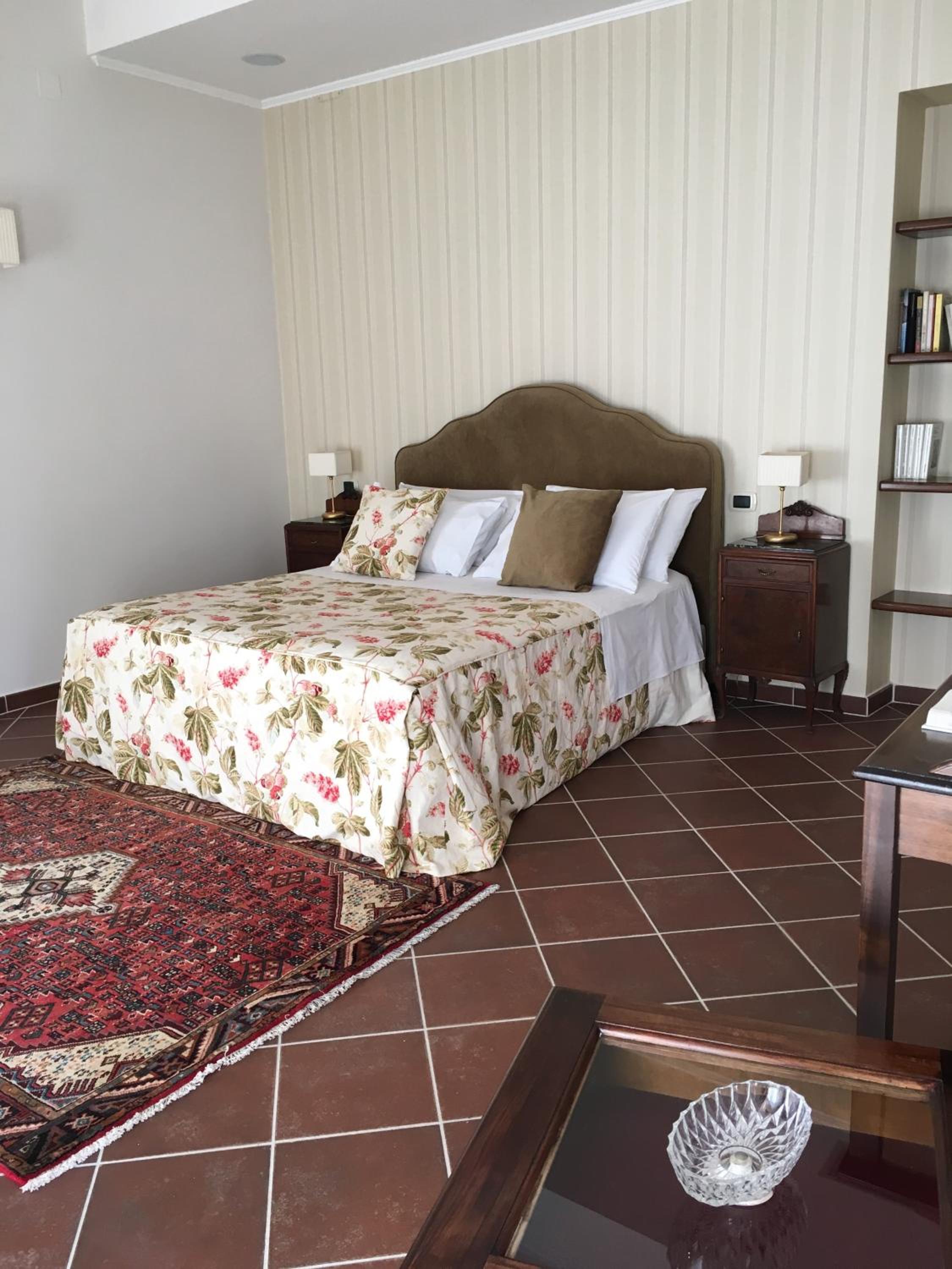 Deluxe Suite - Photo 8