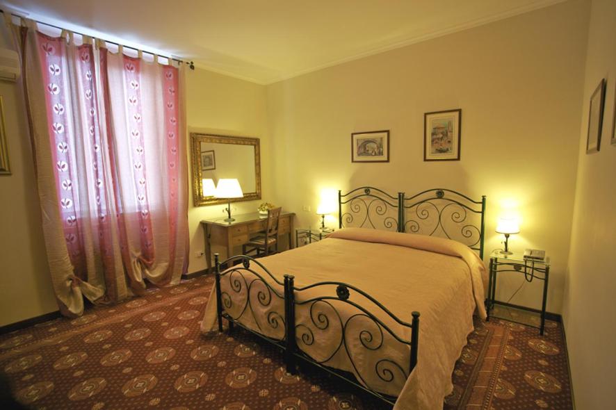 Superior Double or Twin Room - Photo 8