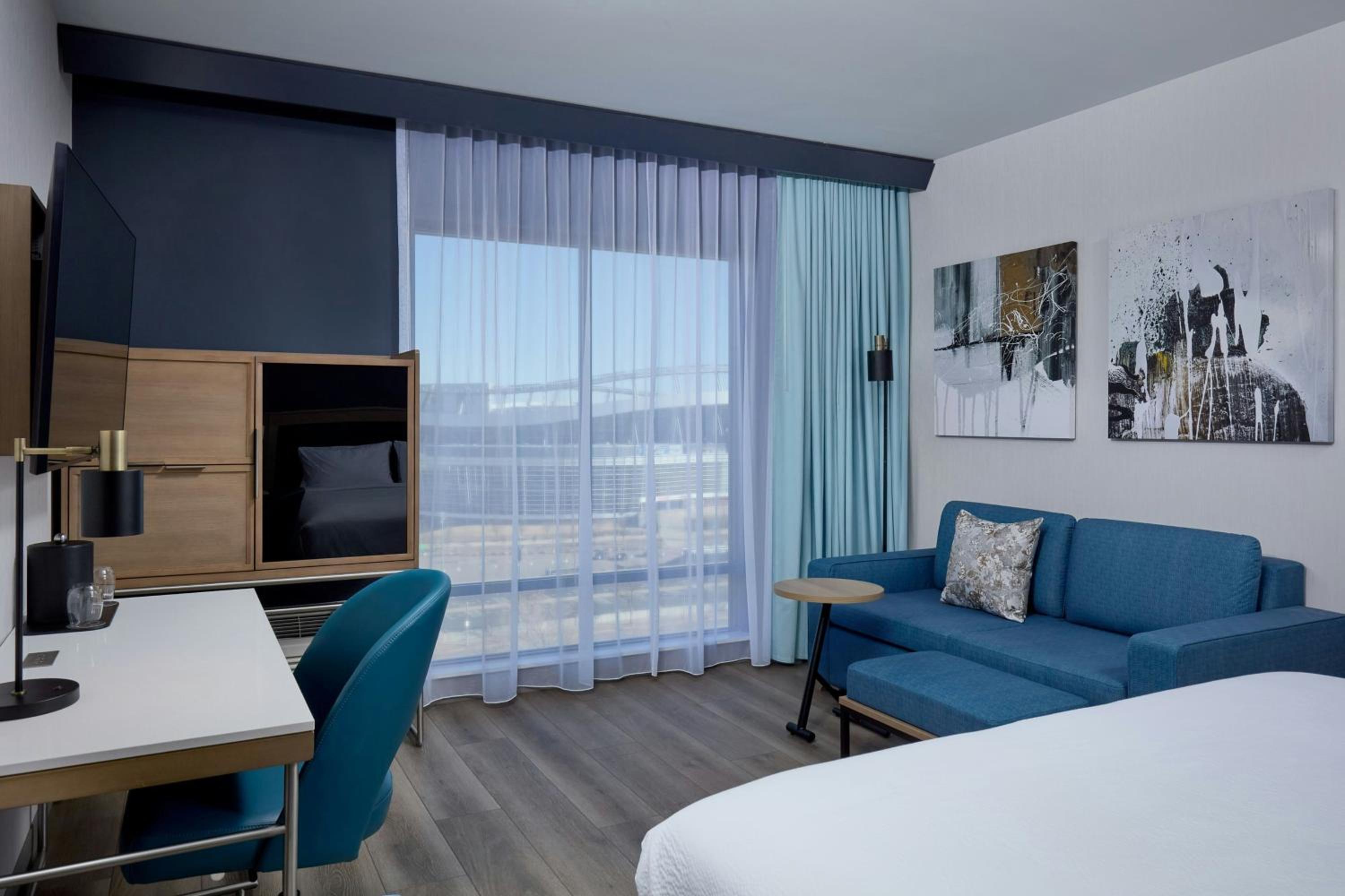 King Room with Sofa Bed - Stadium and Downtown View