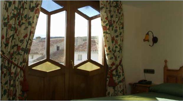 Double or Twin Room - Photo 9