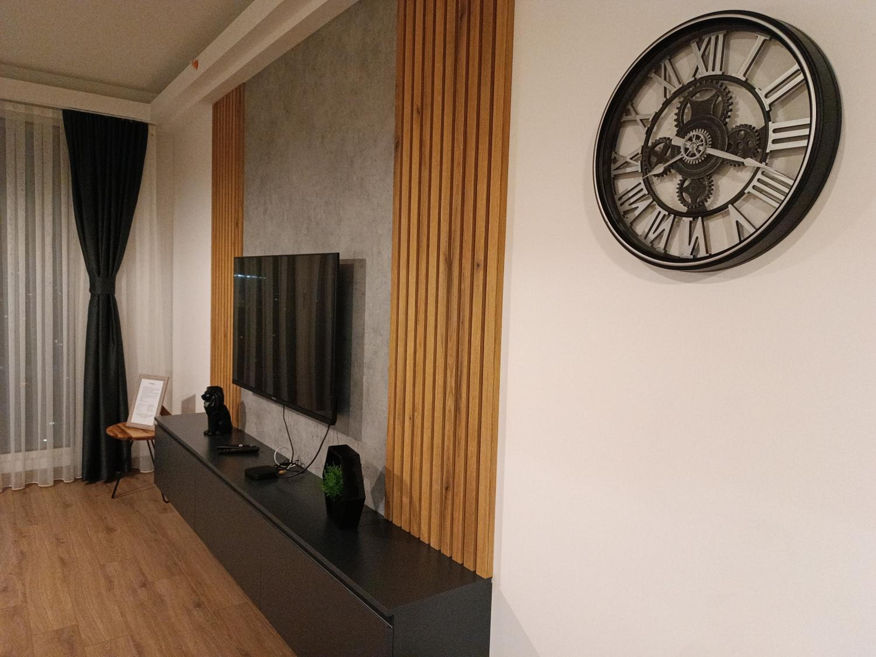 Deluxe Two-Bedroom Apartment with Garden View