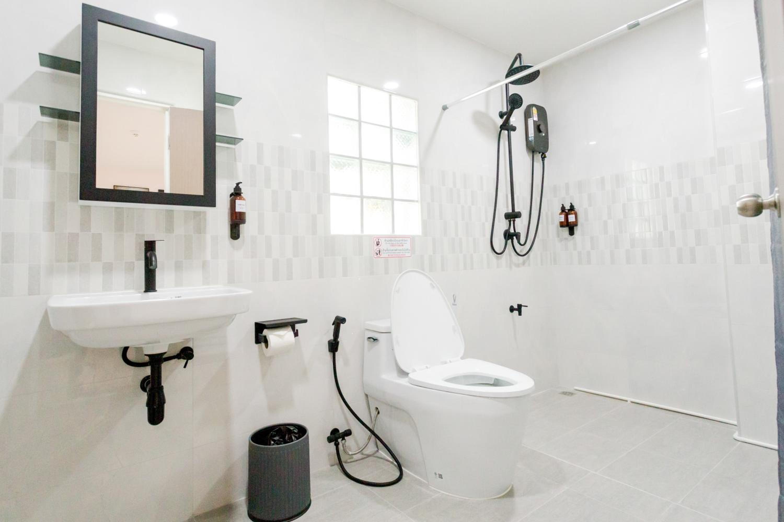Standard Double Room with Shared Bathroom photo 3