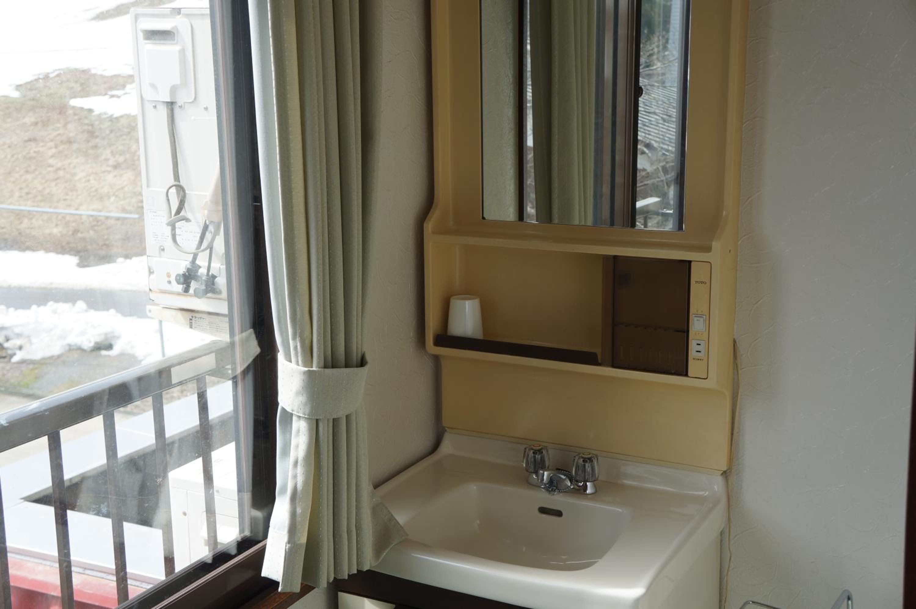 Superior Japanese-Style Room with shared bathroom photo 2