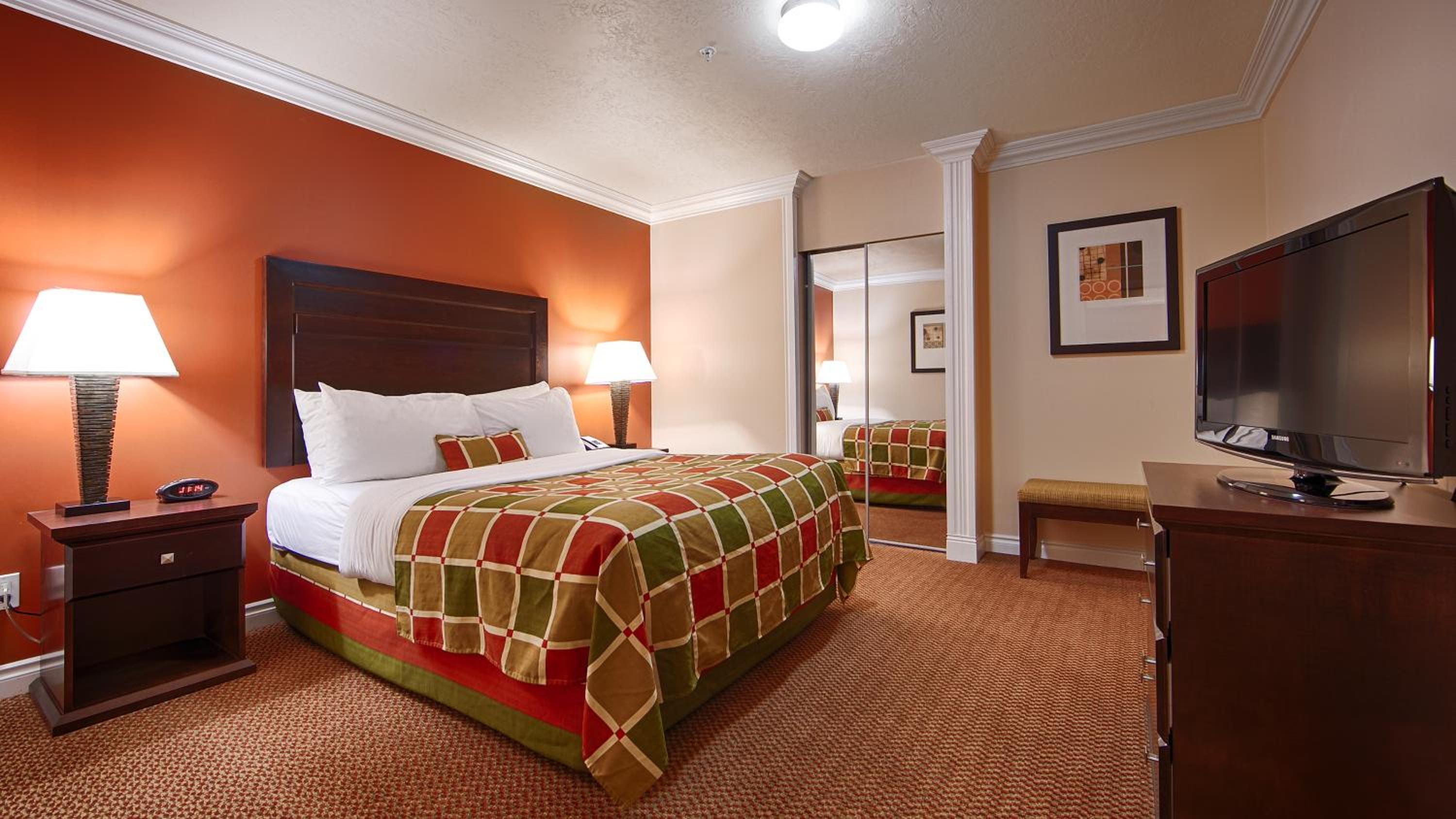 Queen Room - Pet Friendly/Non-Smoking/Exterior Access - Photo 4