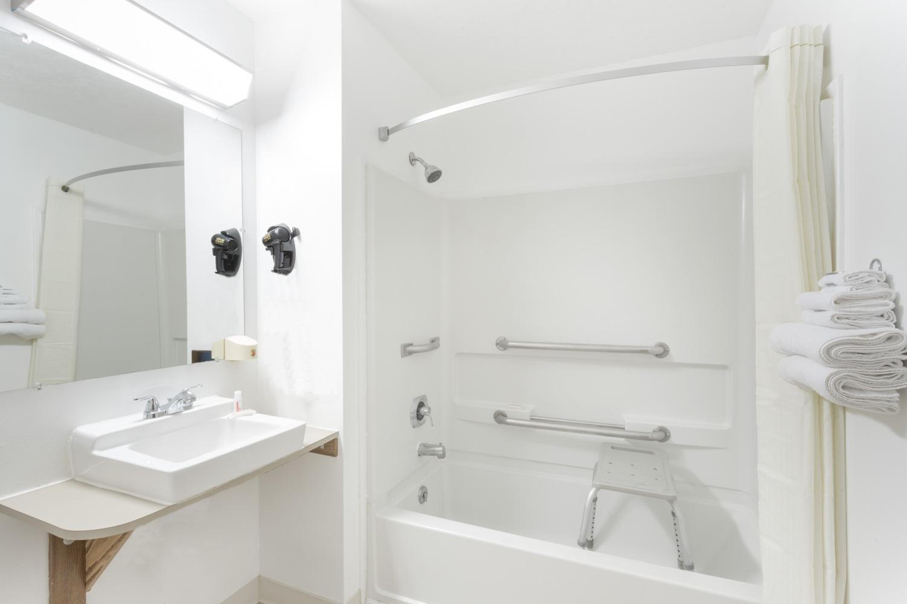 Queen Room - Disability Access/Non-Smoking - Photo 2