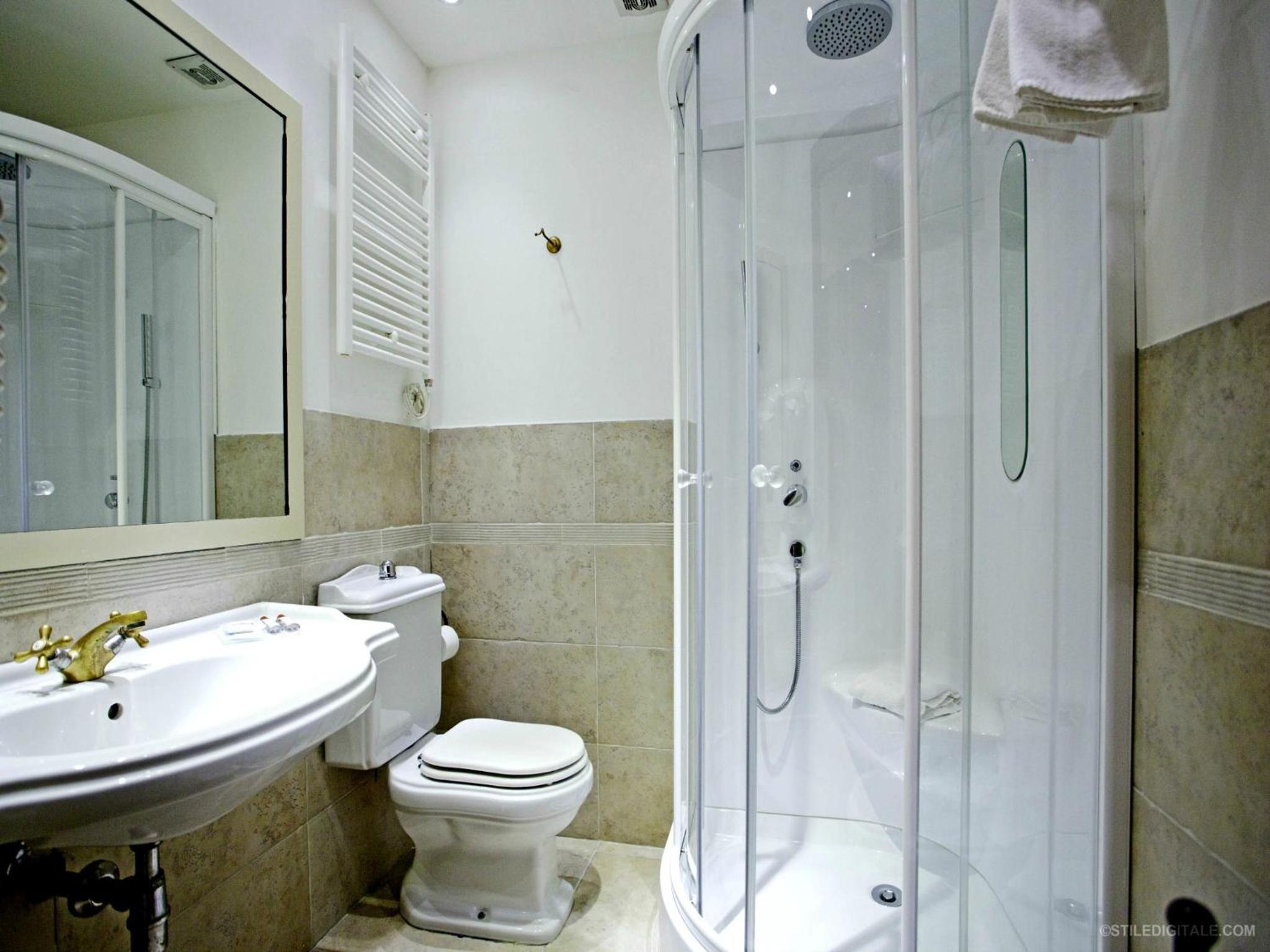 Double or Twin Room - Photo 12