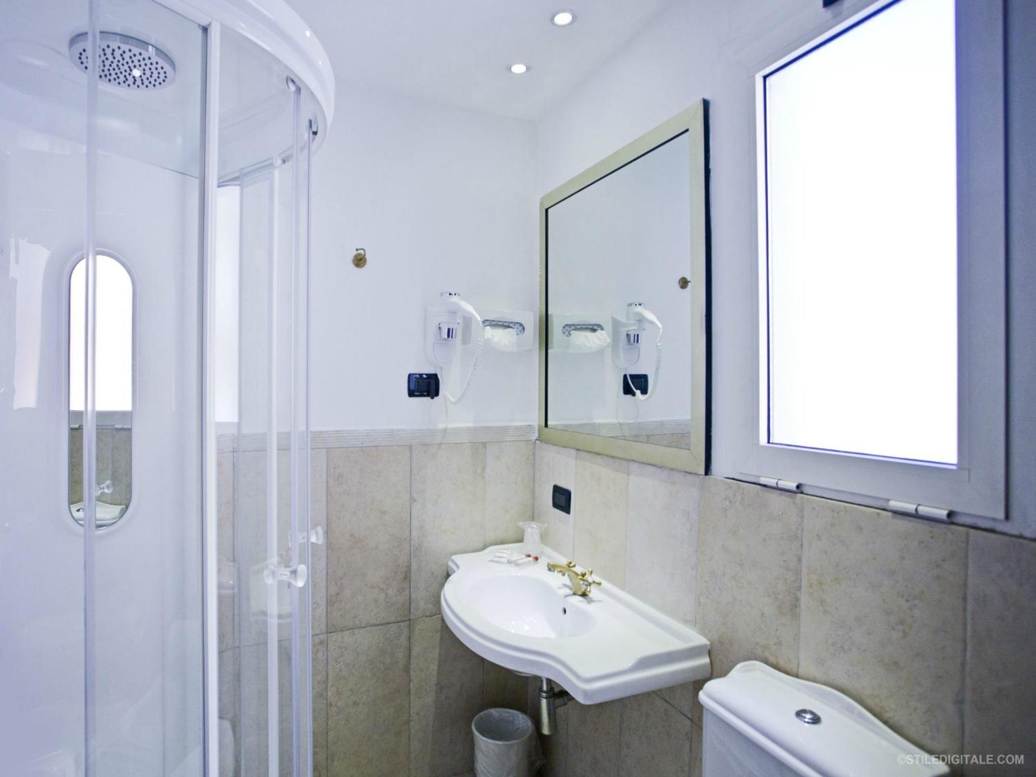 Double or Twin Room - Photo 3