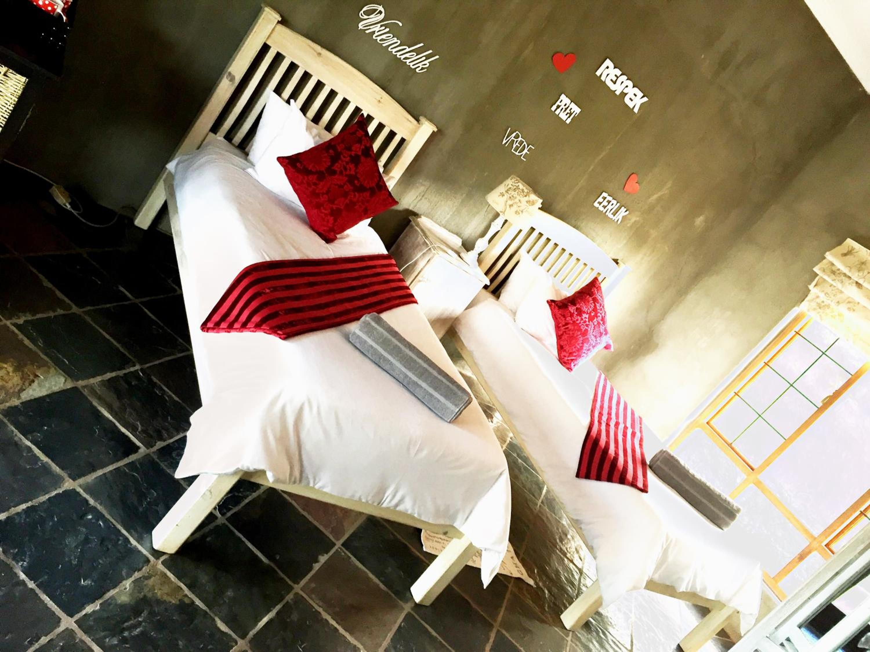 Twin Room with Balcony - Photo 4