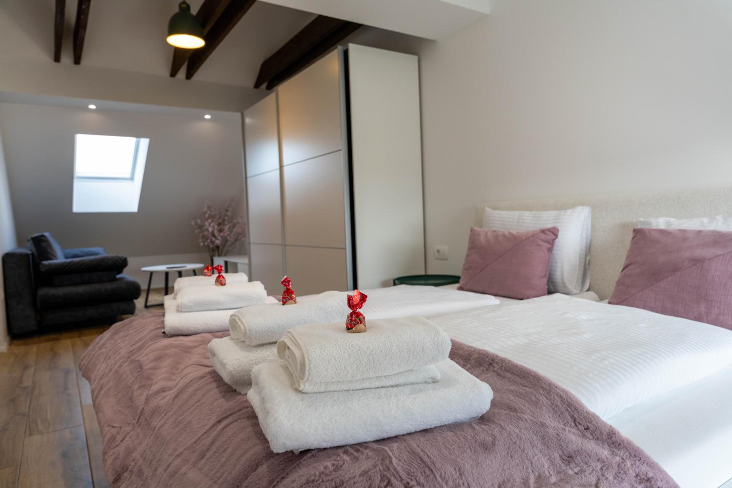 Classic One-Bedroom Apartment with King Bed photo 1