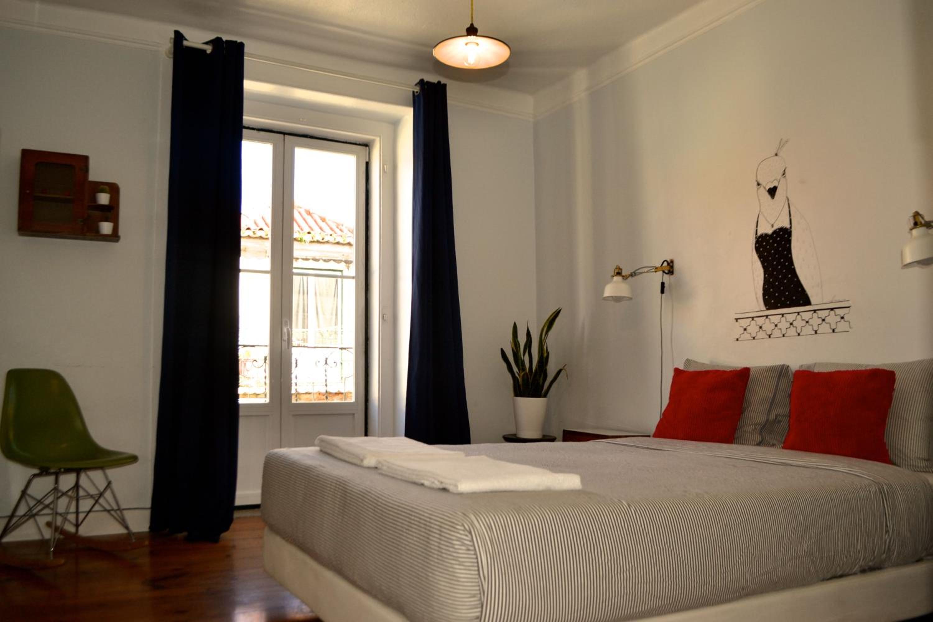 Large Double Room with Shared Bathroom photo 2