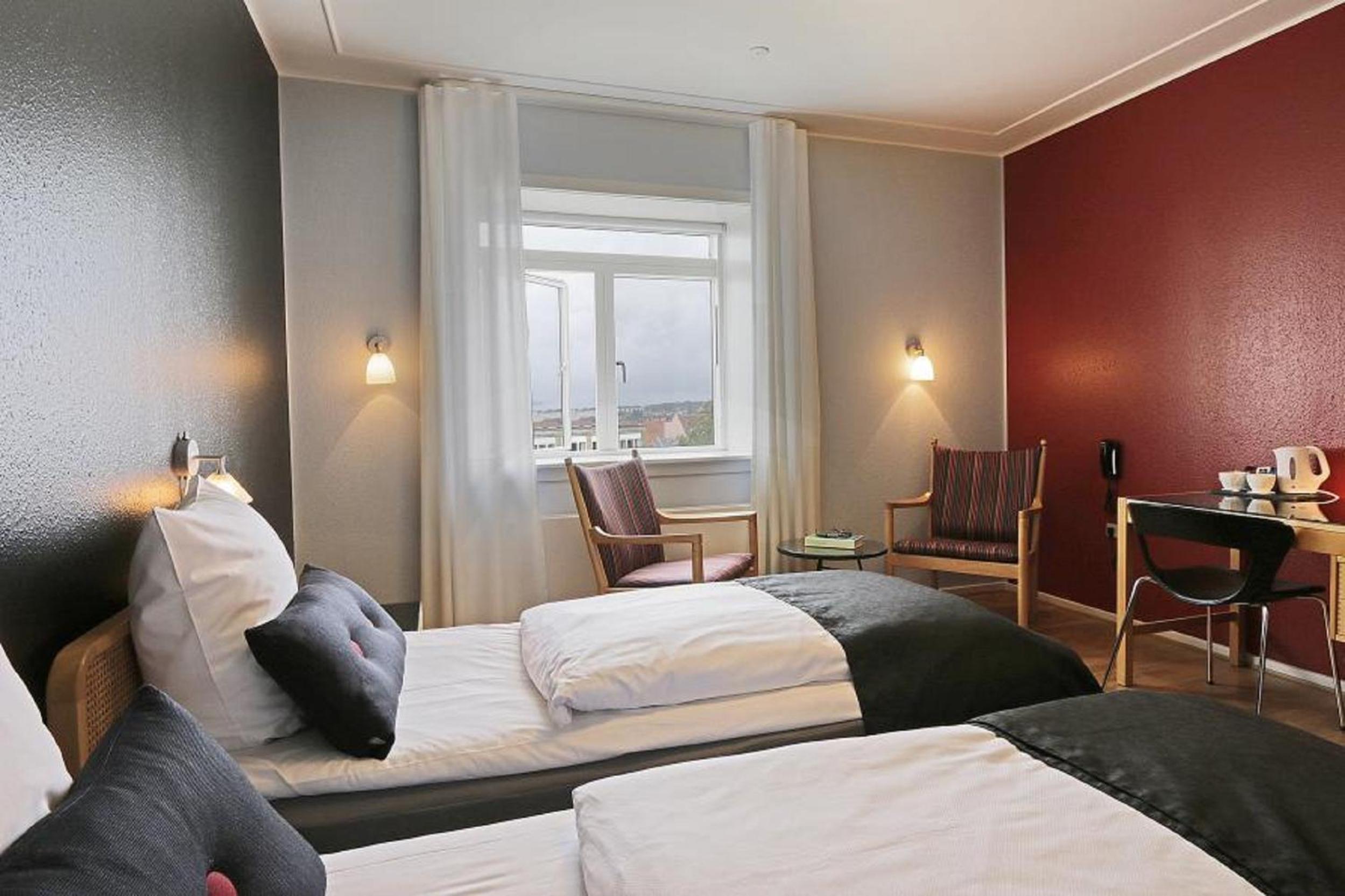 Standard Twin Room - Non-Smoking - Photo 8