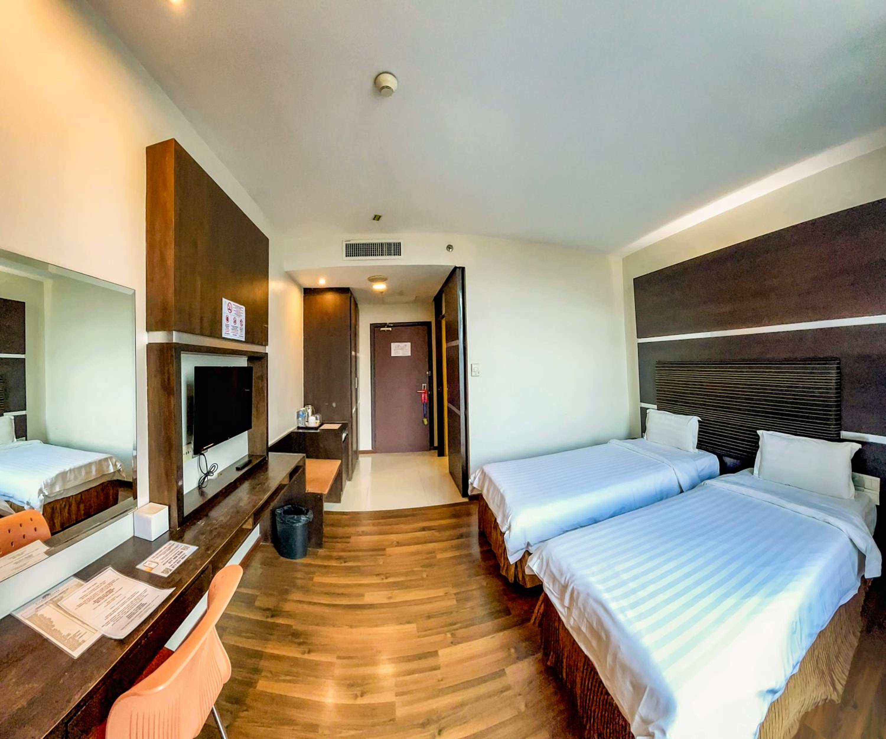 Deluxe Room  - Photo 6