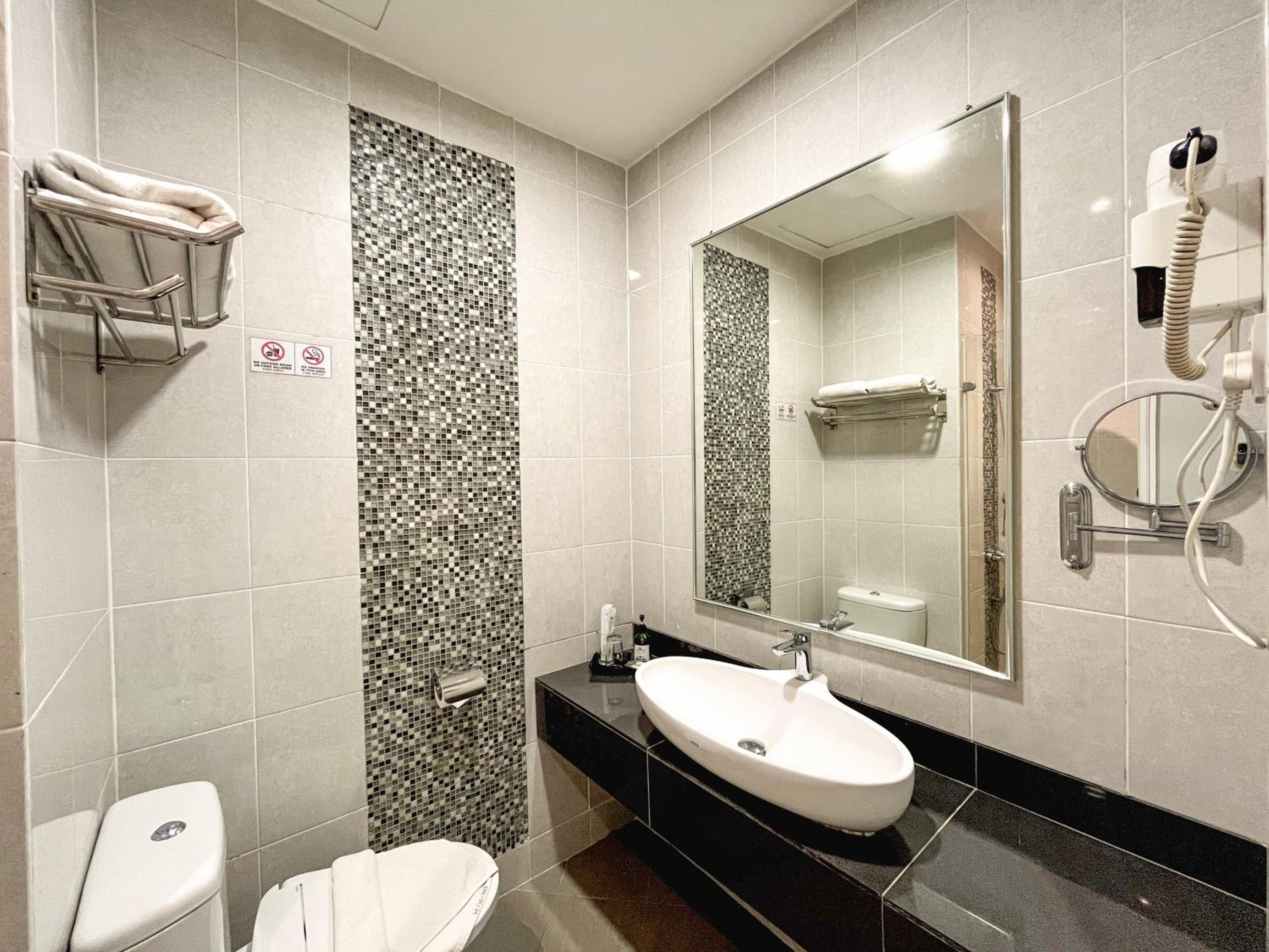 Deluxe Room  - Photo 9