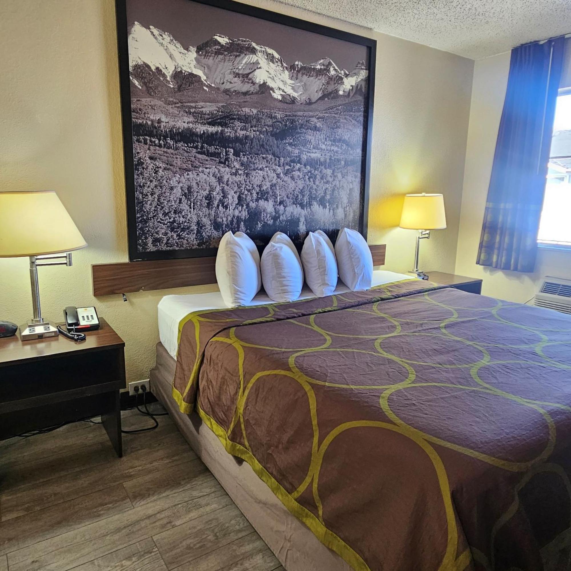 King Room - Non-Smoking - Photo 3