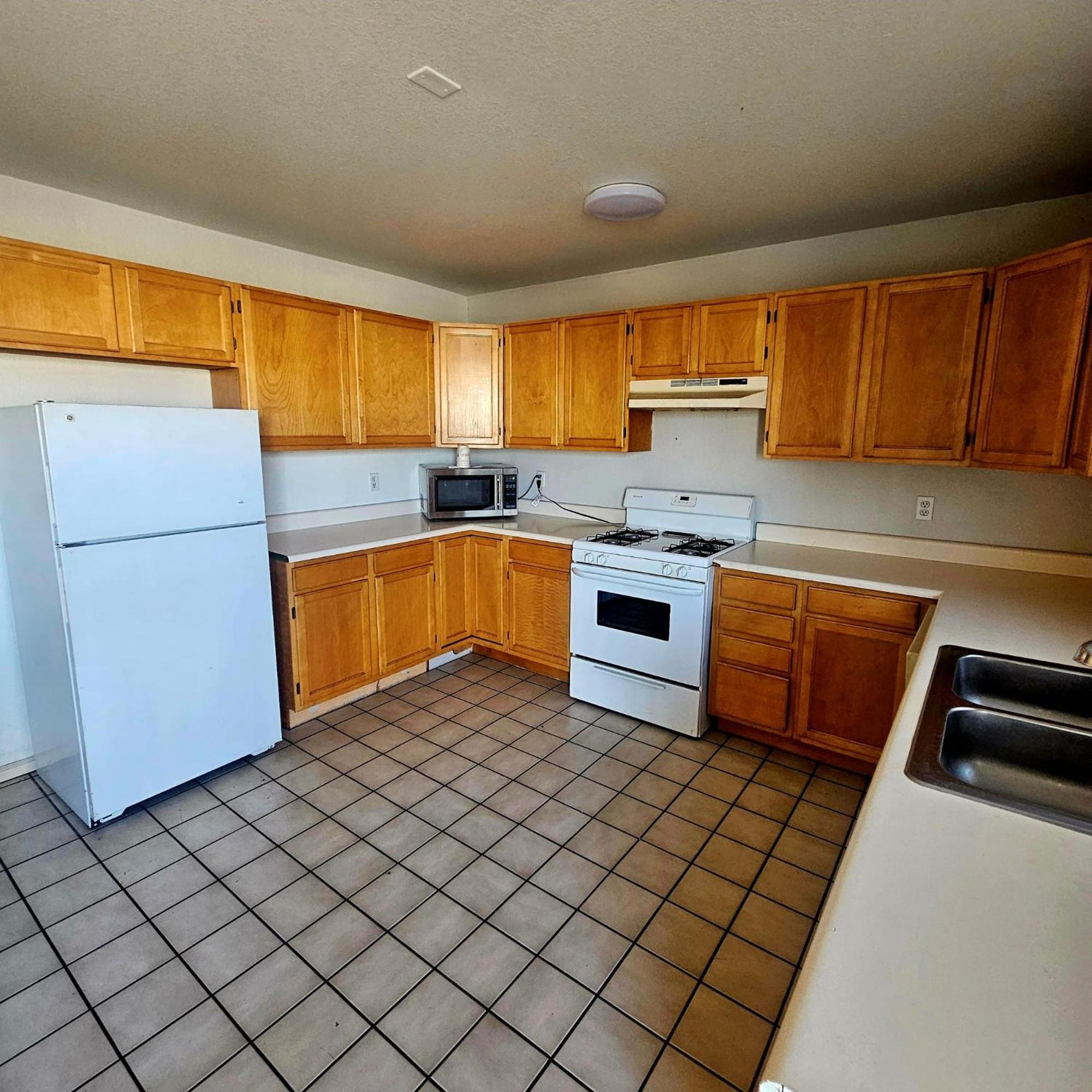 King Suite - Non-Smoking - Photo 2