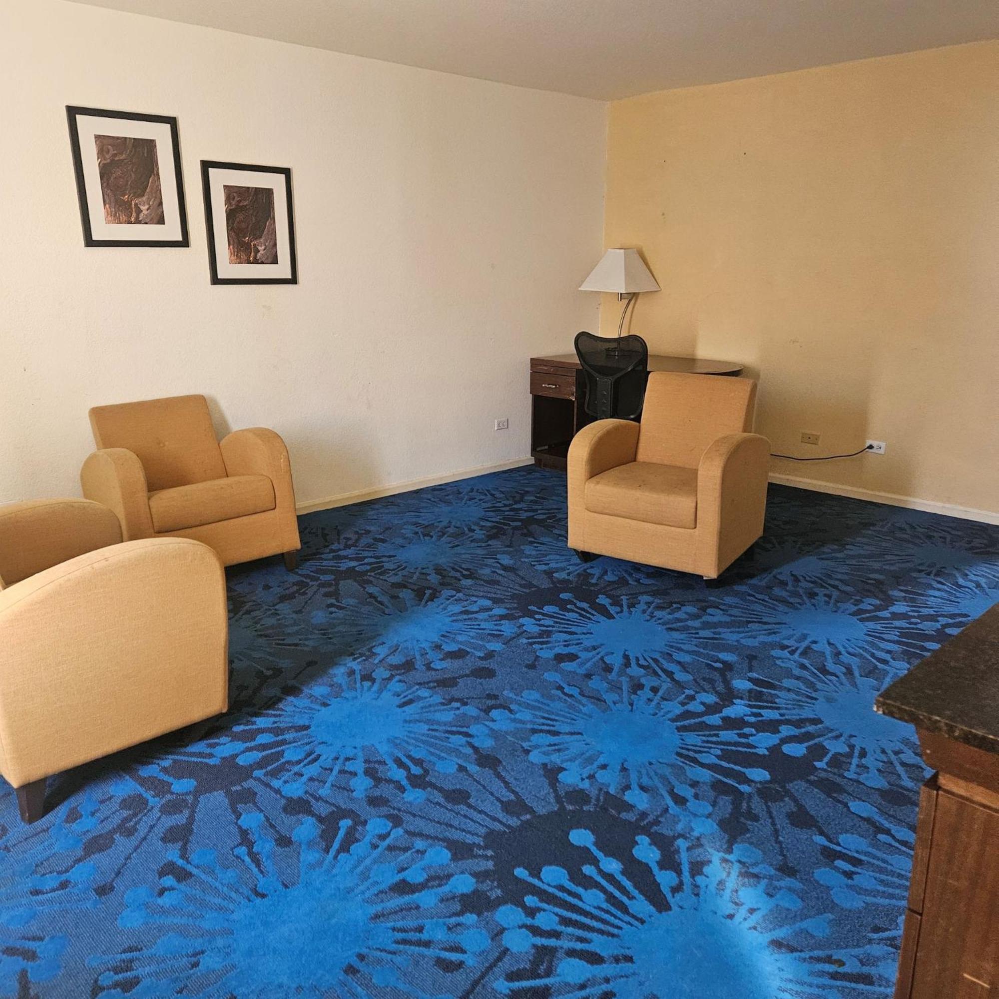 King Suite - Non-Smoking - Photo 5