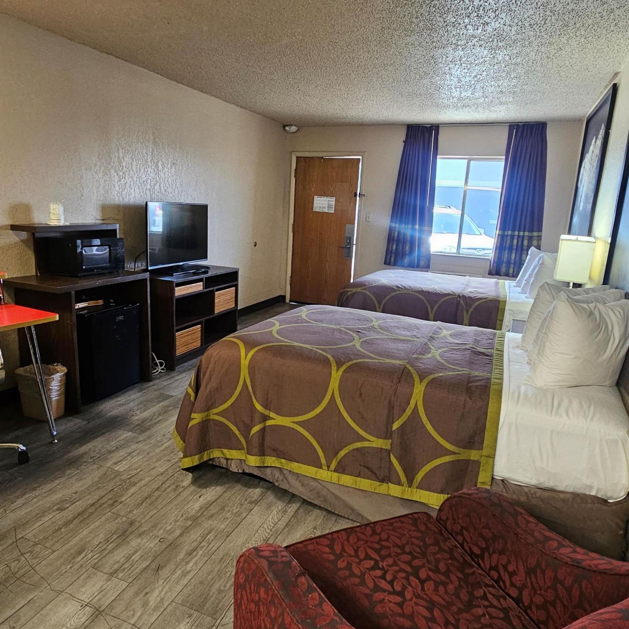Double Room with Two Double Beds - Non-Smoking - Photo 3
