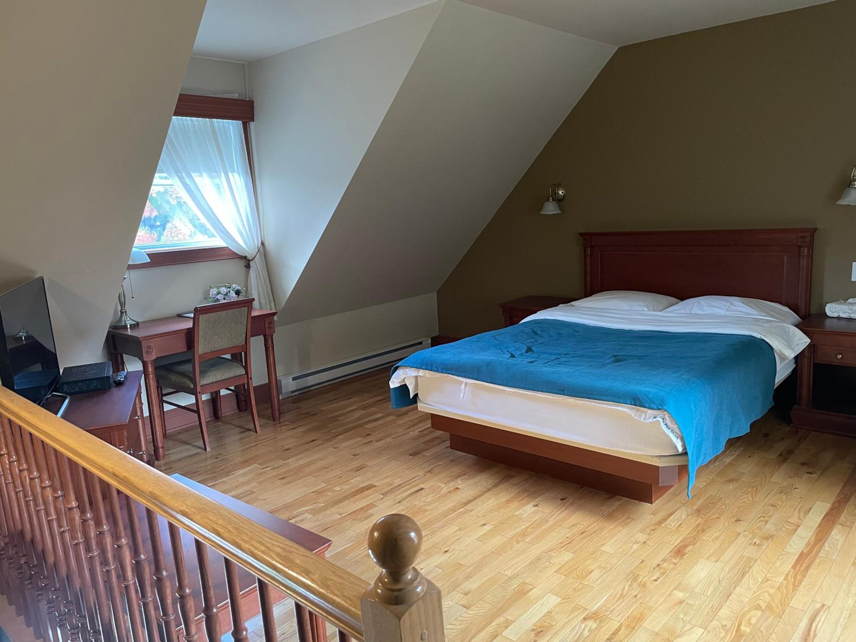 Deluxe Suite with Spa Bath photo 1