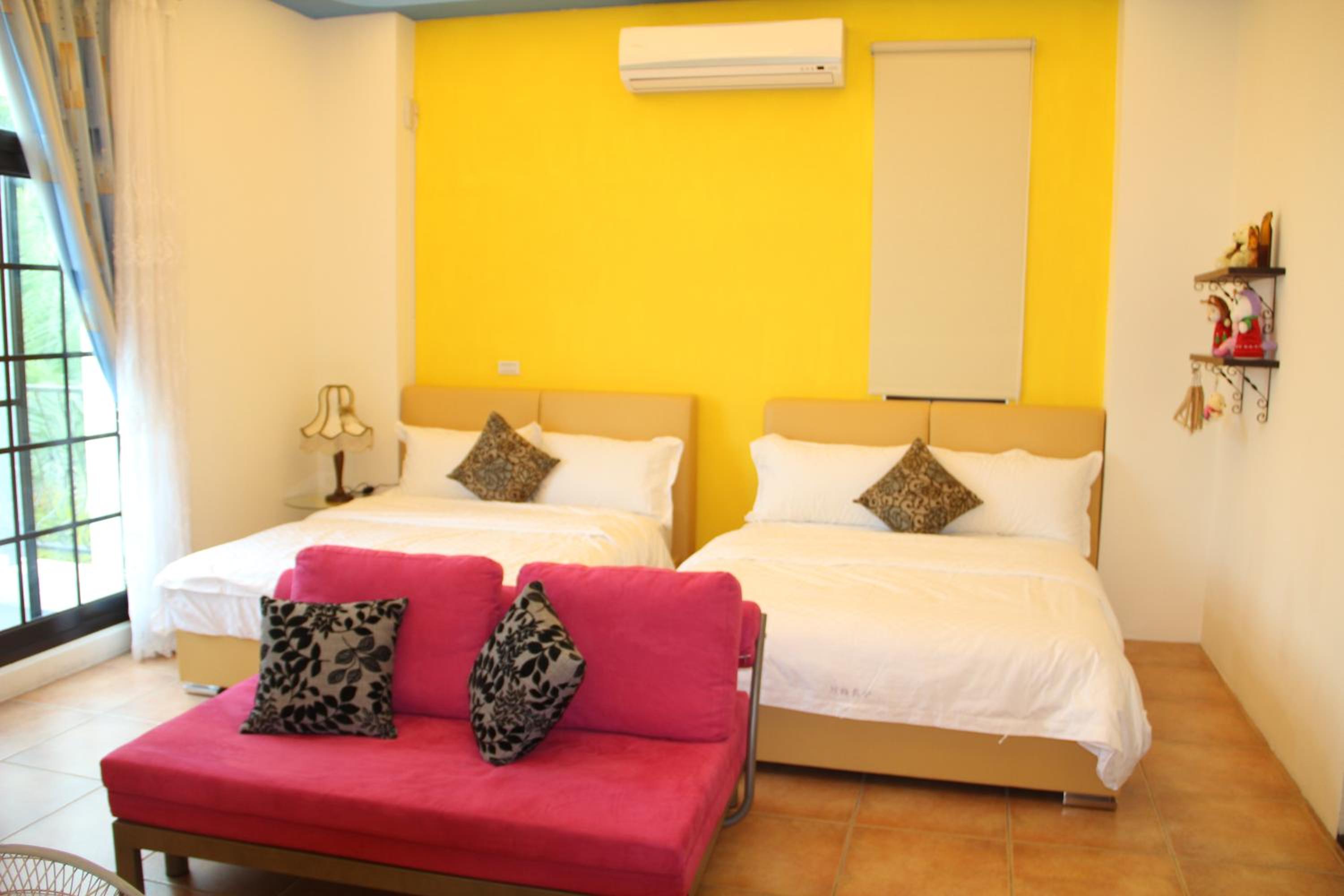 Villa with Bathtub and Balcony photo 1