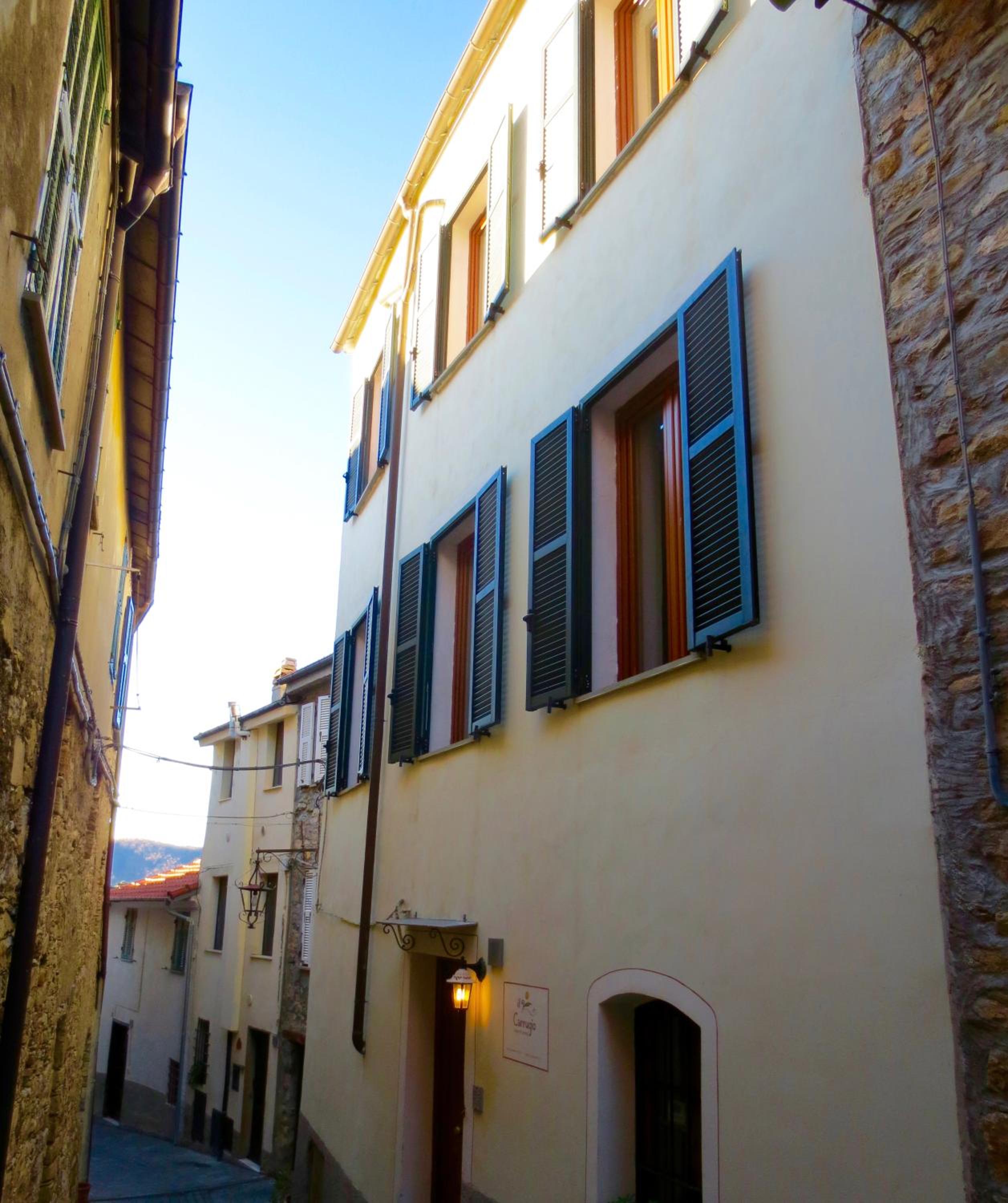 One-Bedroom Apartment with Terrace - Separate Building photo 2