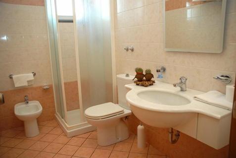 Double or Twin Room - Photo 3