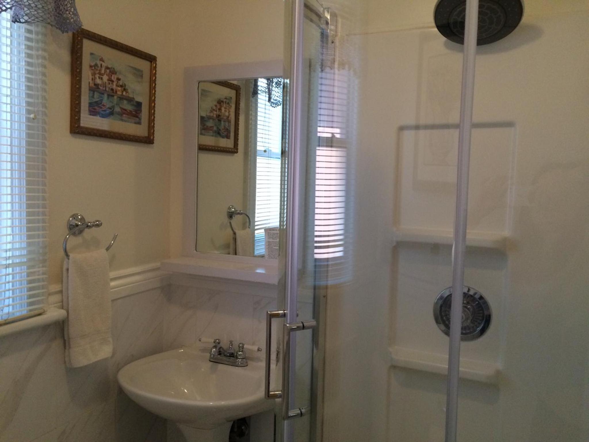 Queen Room with Private External Bathroom  photo 3